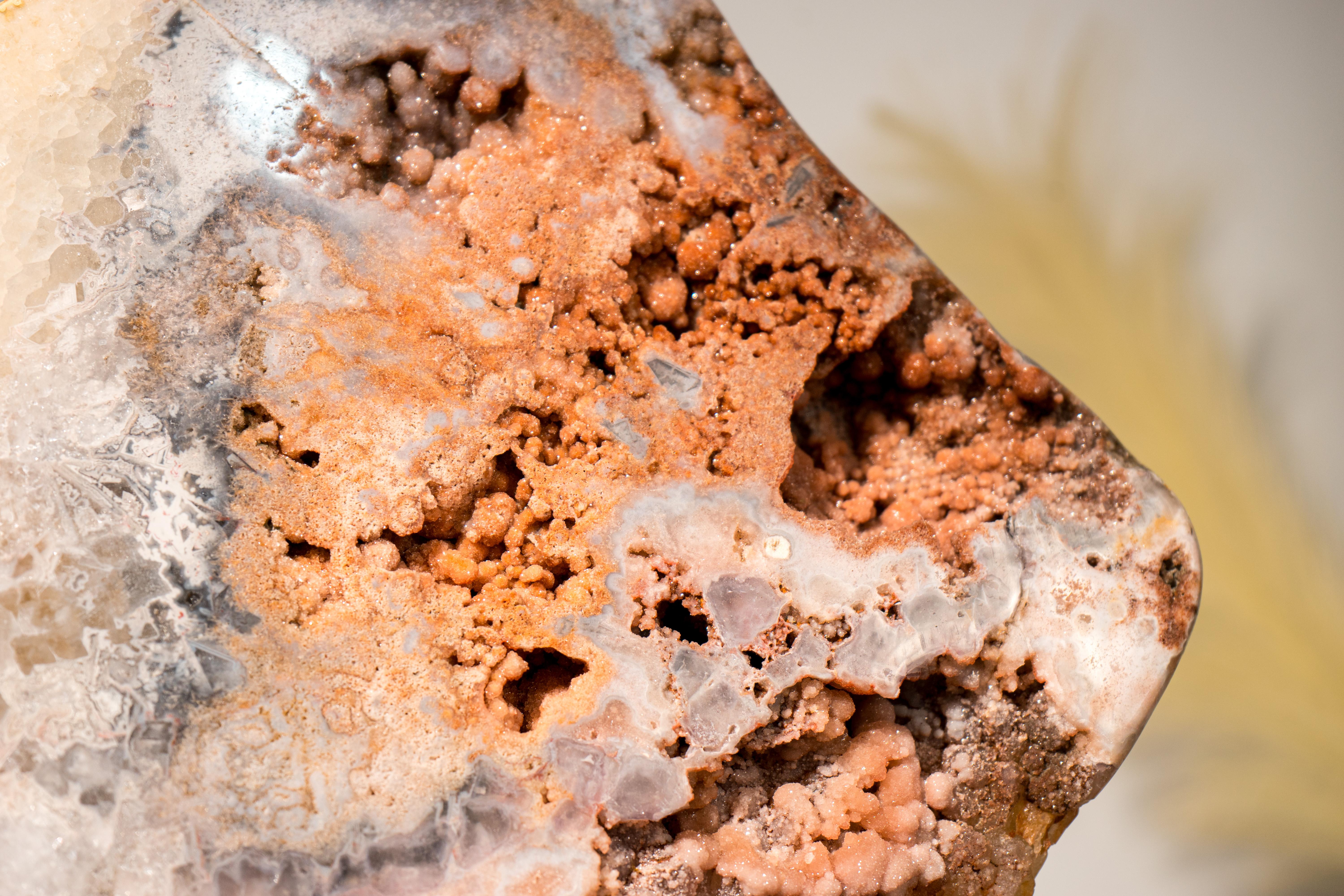 Gran Rodaja de Geoda de Amatista Rosa con Cuarzo Rosa Pastel en venta 4