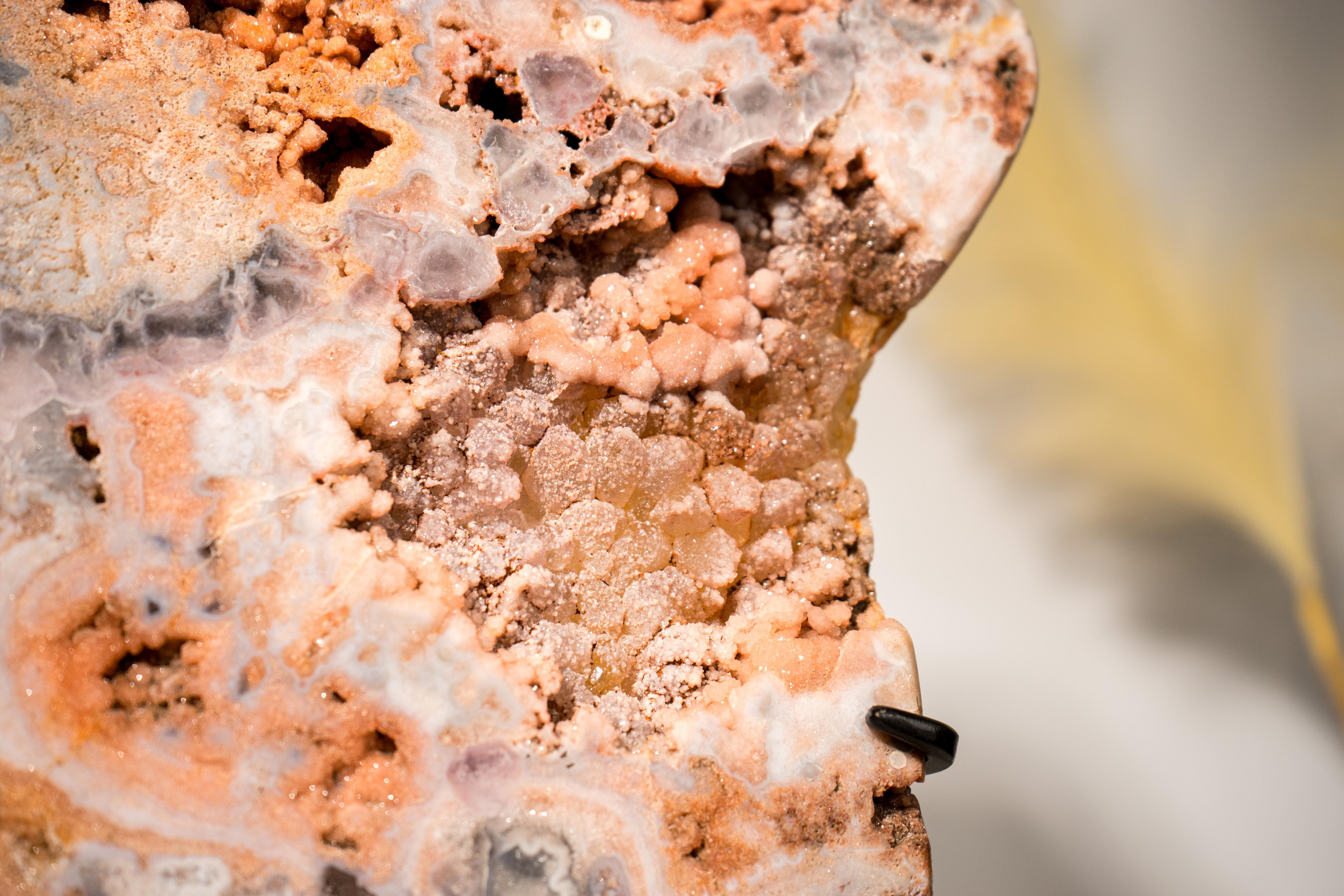 Gran Rodaja de Geoda de Amatista Rosa con Cuarzo Rosa Pastel Siglo XXI y contemporáneo en venta