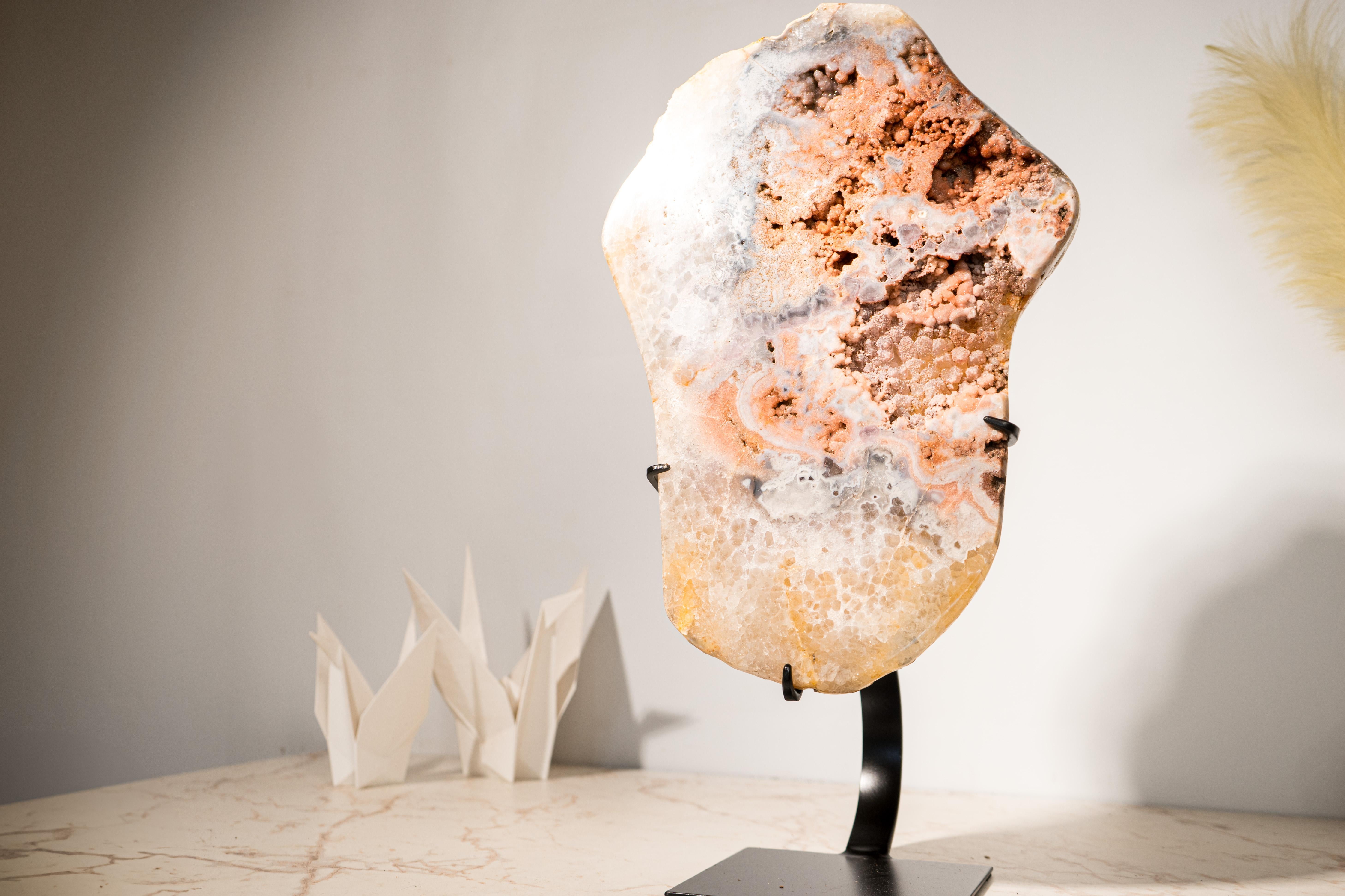 Gran Rodaja de Geoda de Amatista Rosa con Cuarzo Rosa Pastel en venta 1