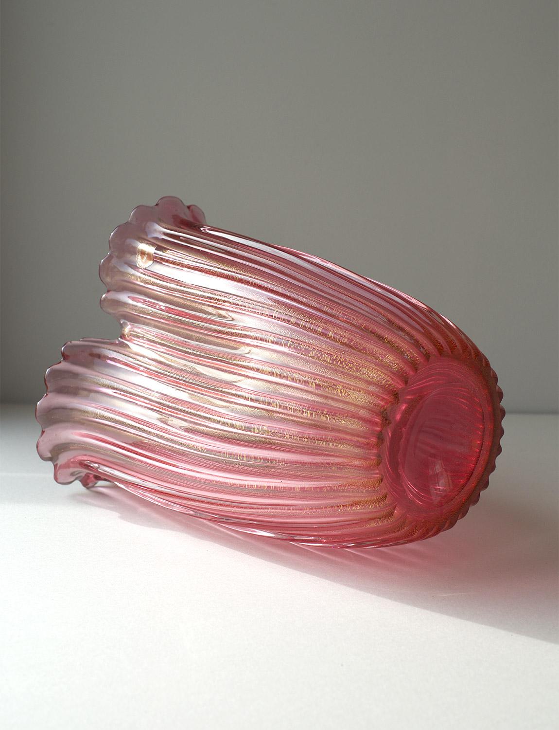 Large Pink and gold 1950s Archimede Seguso Hand-blown Murano Glass Vase For Sale 6