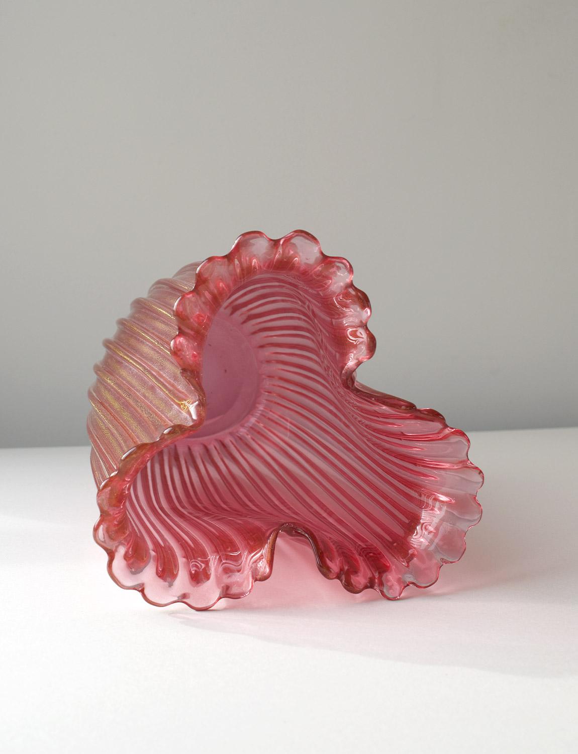 Large Pink and gold 1950s Archimede Seguso Hand-blown Murano Glass Vase For Sale 1