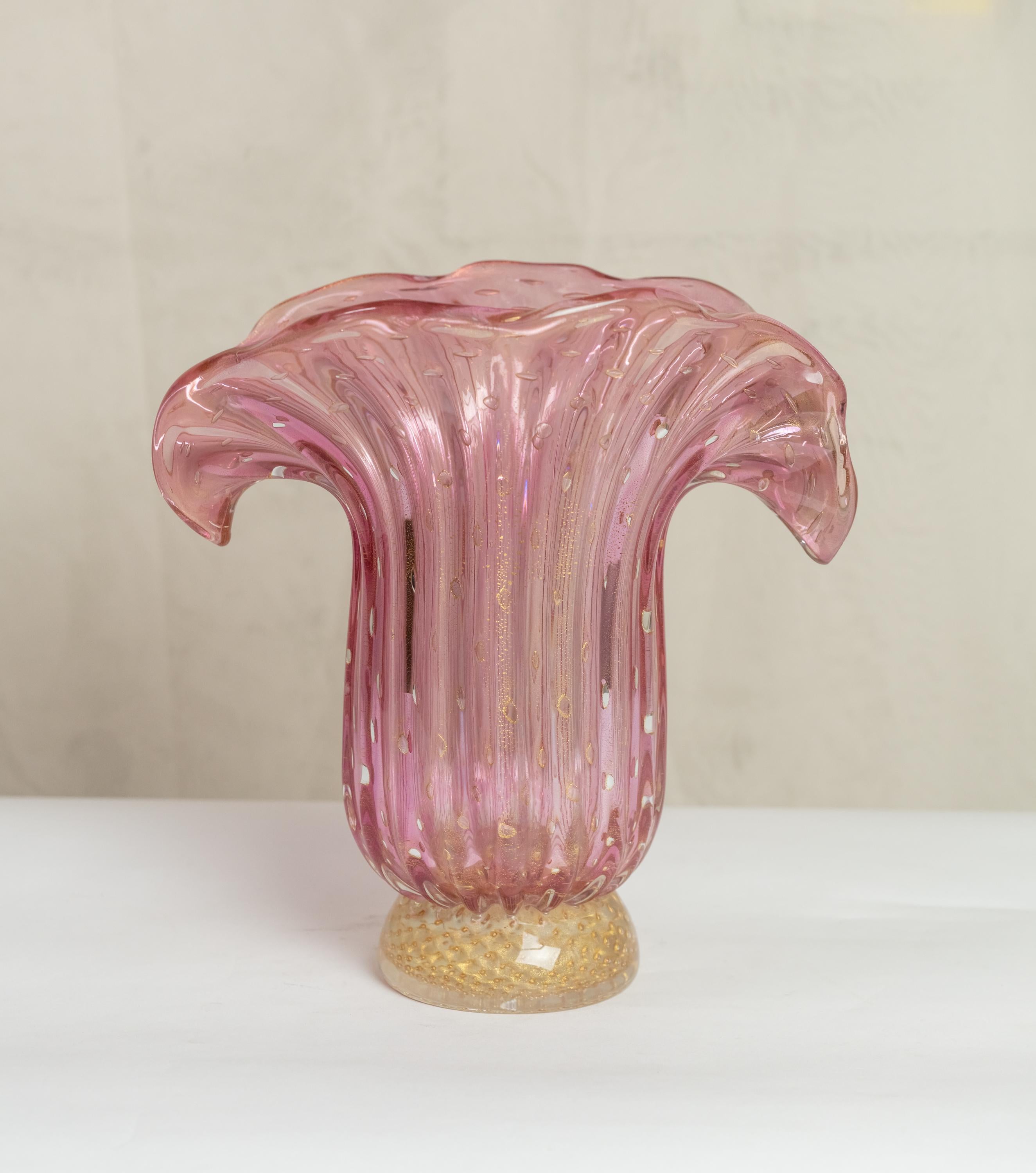 Large pink and gold Murano art glass vase for Promemoria. 