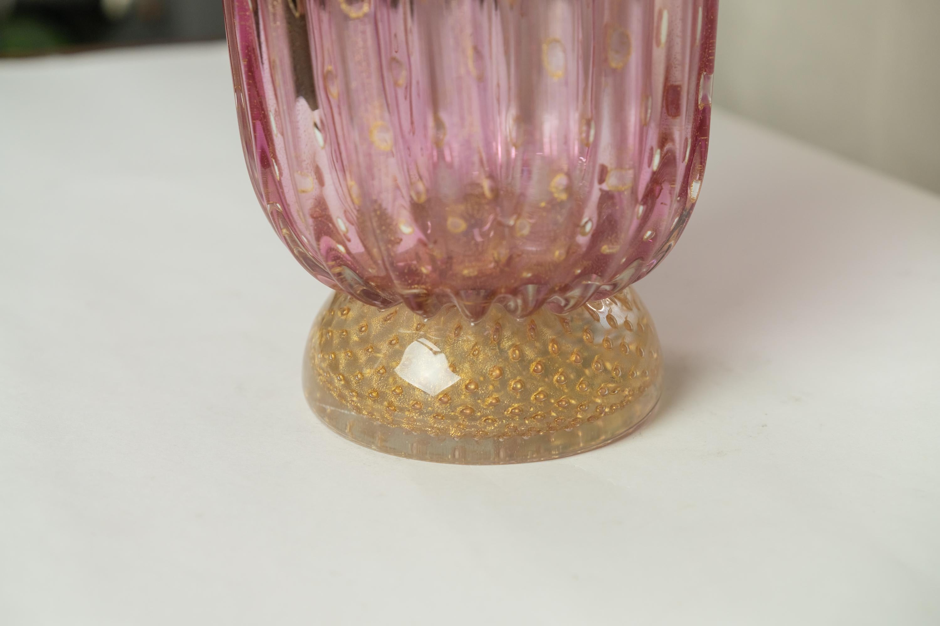 Verre Grand vase en verre d'art de Murano rose et or pour Promemoria