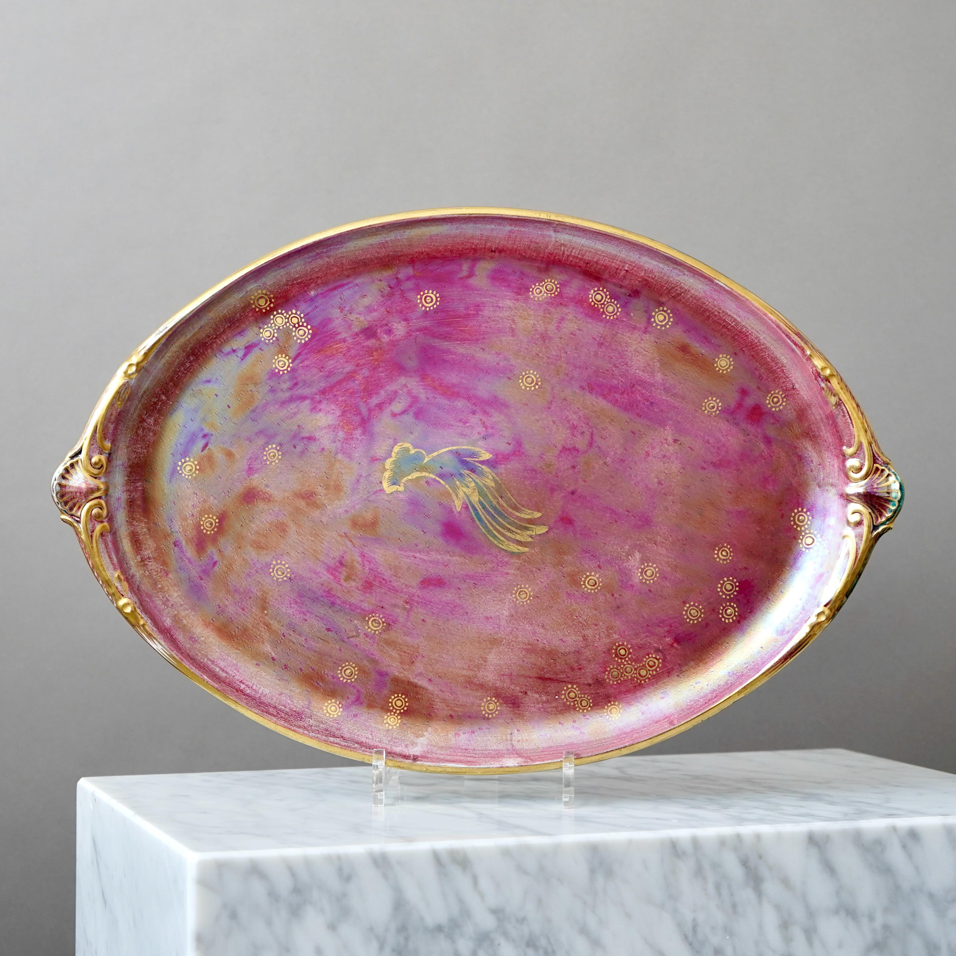 Suédois Grand plat Art Déco Lustre rose et or. Josef Ekberg, Gustavsberg, Suède, années 1920 en vente