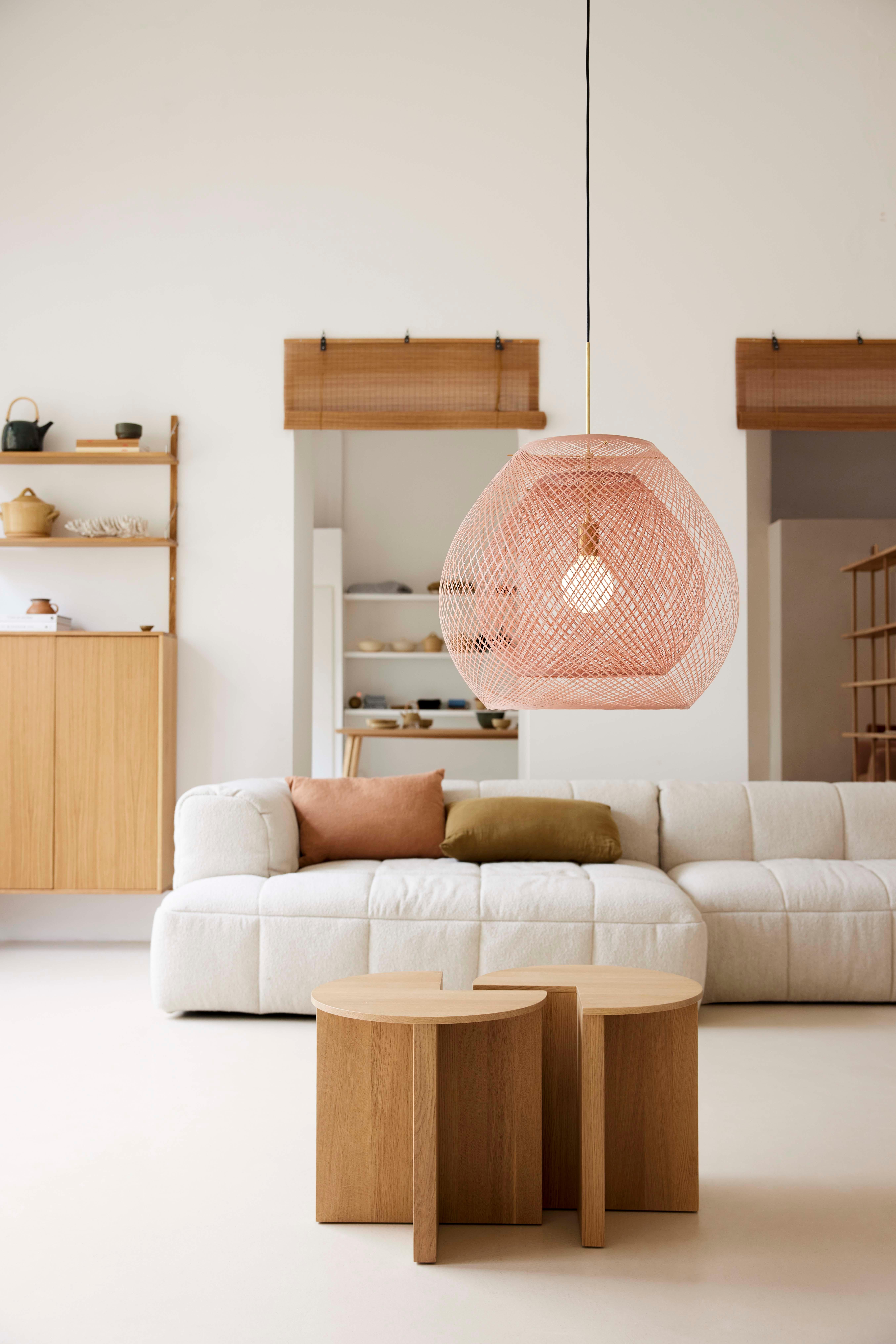 Large pink moon twilight set pendant lamp by Atelier Robotiq
Dimensions: D 72 x H 64 cm
Materials: Resin-impregnated industrial fiber.
Available in different colors: Golden Hour, Pink Moon, and Indigo Night.
Also available in single