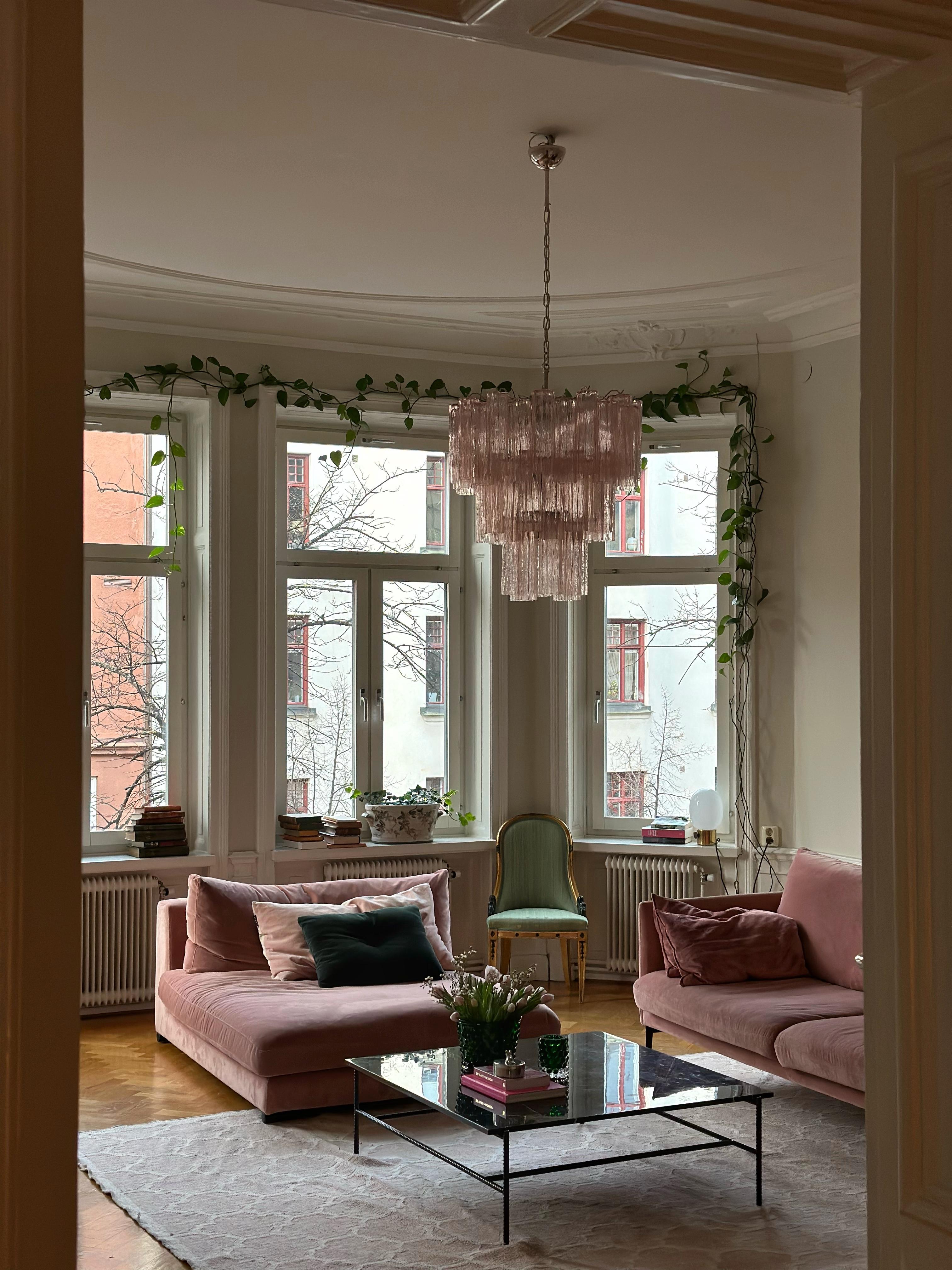 Grande lampadario di Murano rosa con prismi formati da tubi 3