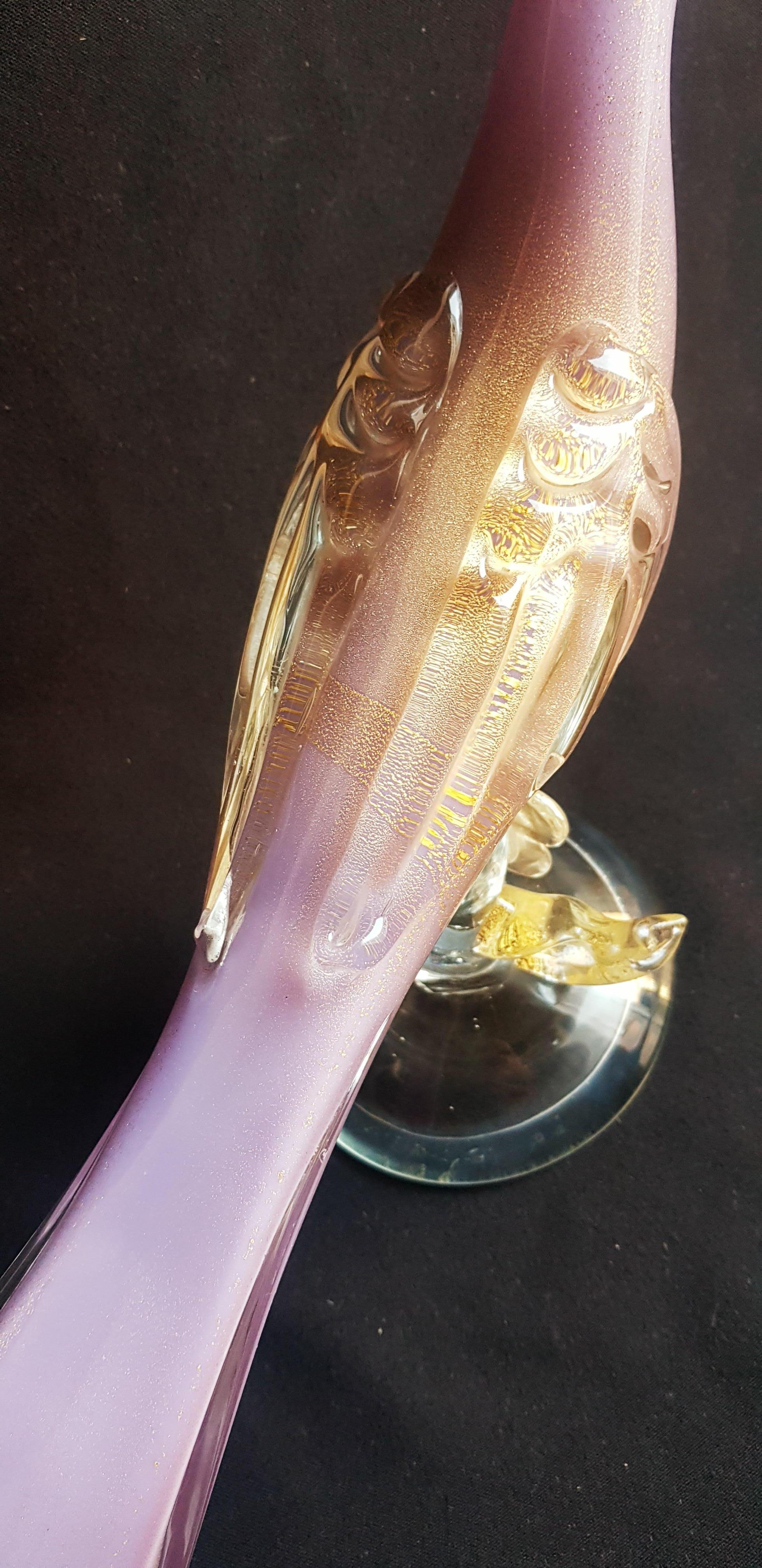 Mid-20th Century Large pink opal bird with gold leaf by Alfredo Barbini for Cenedese 1940 For Sale