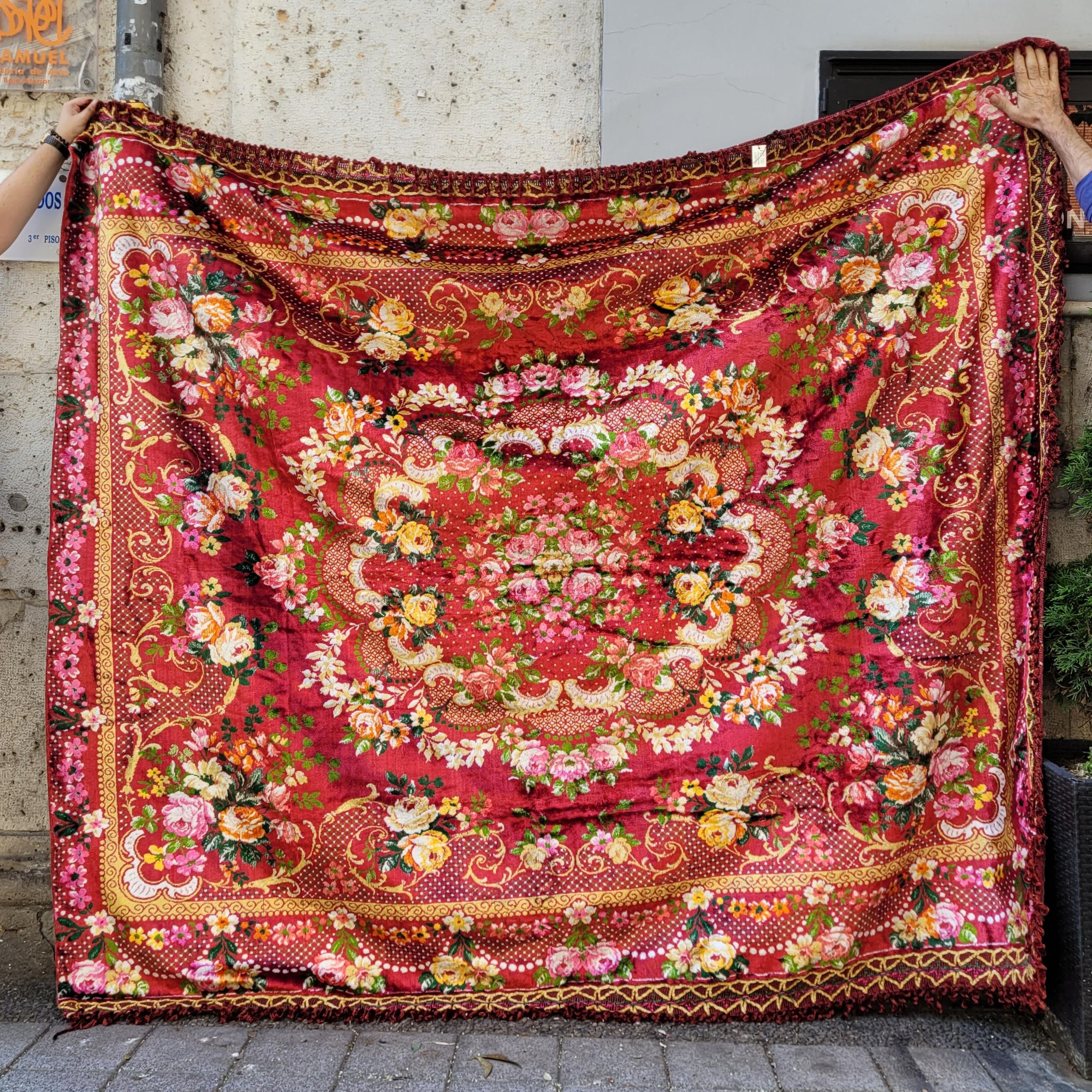 Large Pink Orange Floral Bedspread/Tapestry, Silk Velvet, 40's In Good Condition For Sale In VALLADOLID, ES