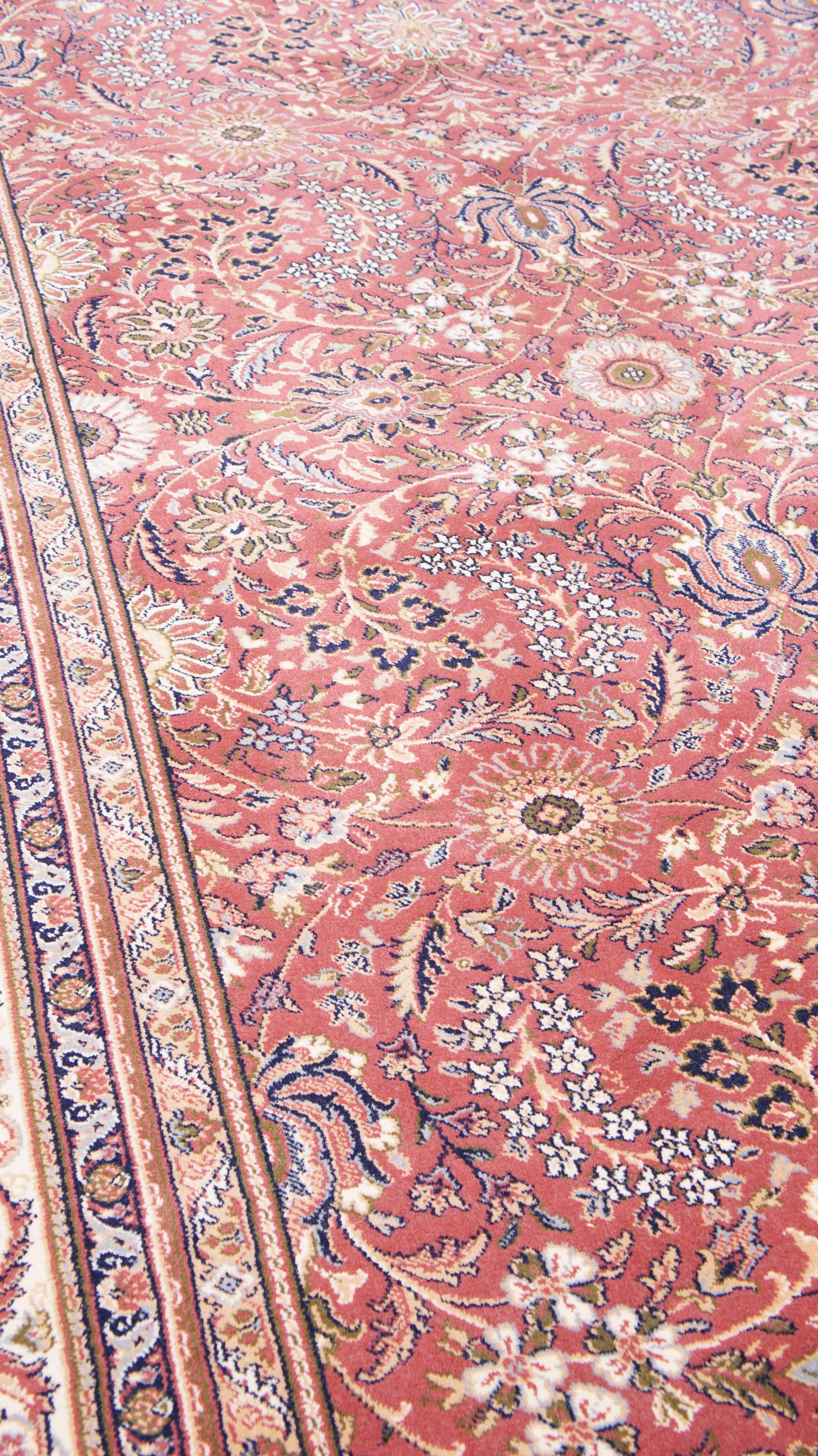 Großer rosa/roter Wollteppich - 345x250 cm (Handgefertigt) im Angebot