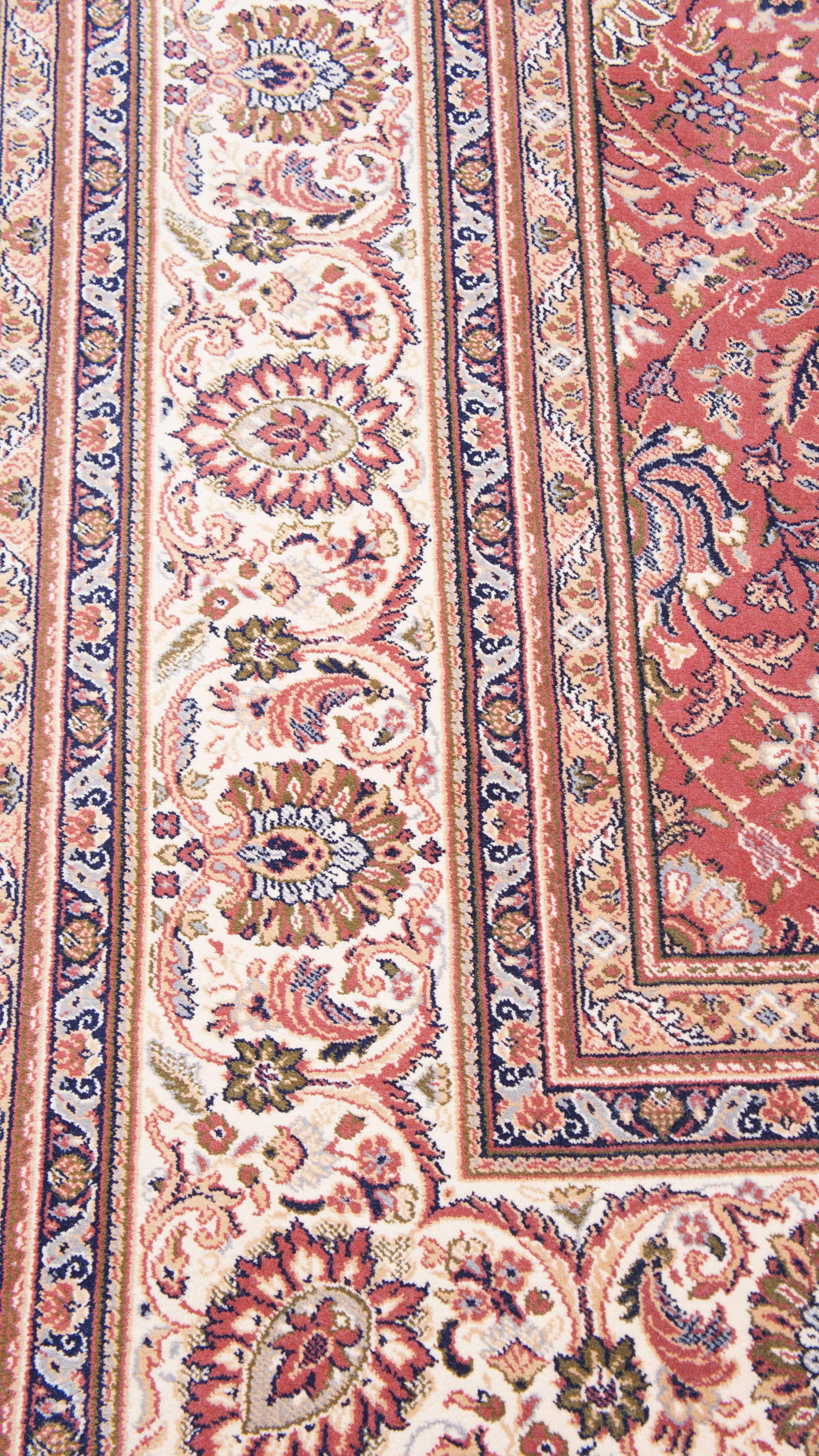 Großer rosa/roter Wollteppich - 345x250 cm im Zustand „Gut“ im Angebot in Harderwijk, NL