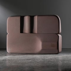 Grande scultura in arenaria rosa di Robert Neuhauser, Svizzera anni '80