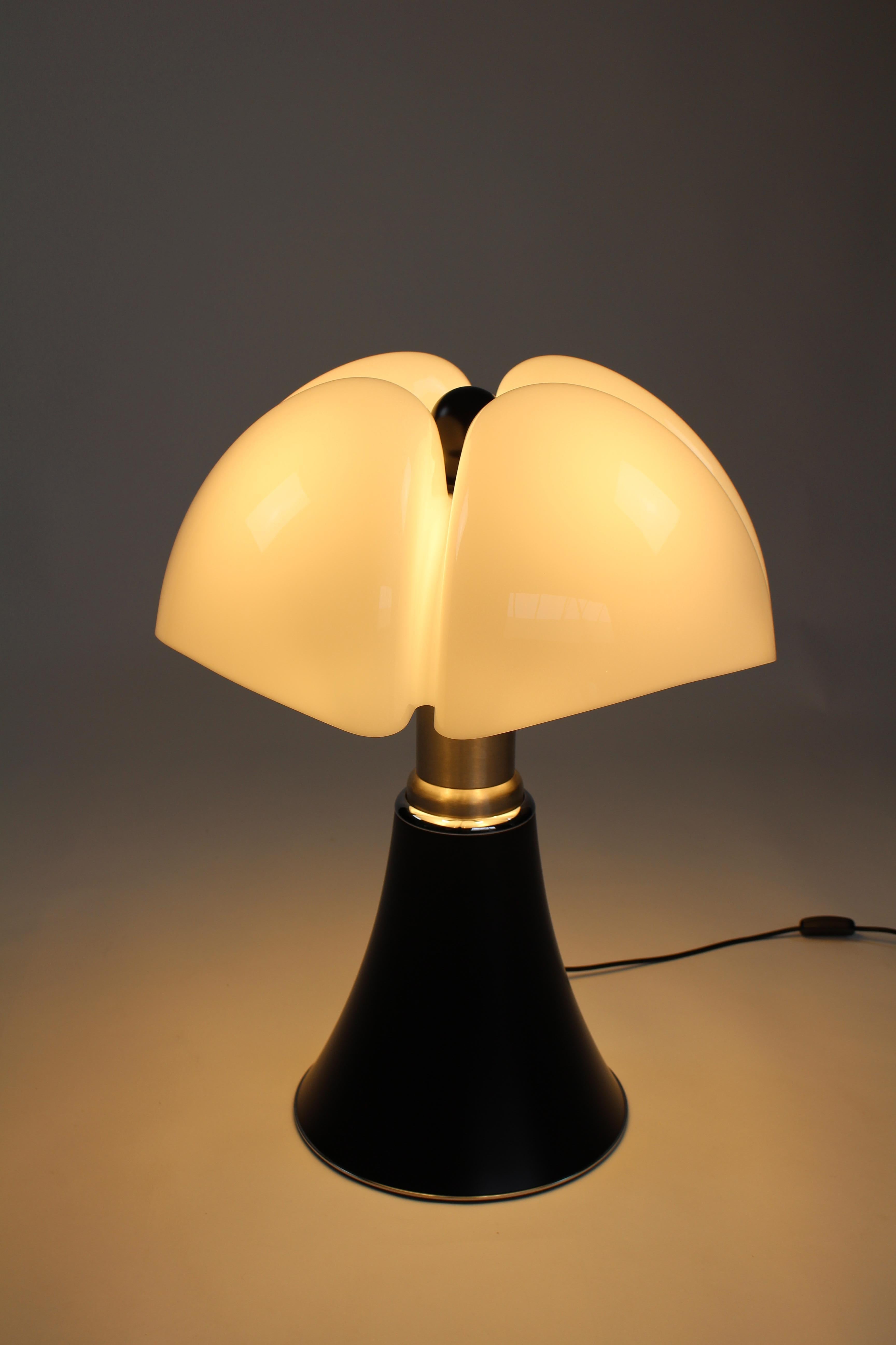 Italian Large Pipistrello Table Lamp by Gae Aulenti for Martinelli Luce For Sale