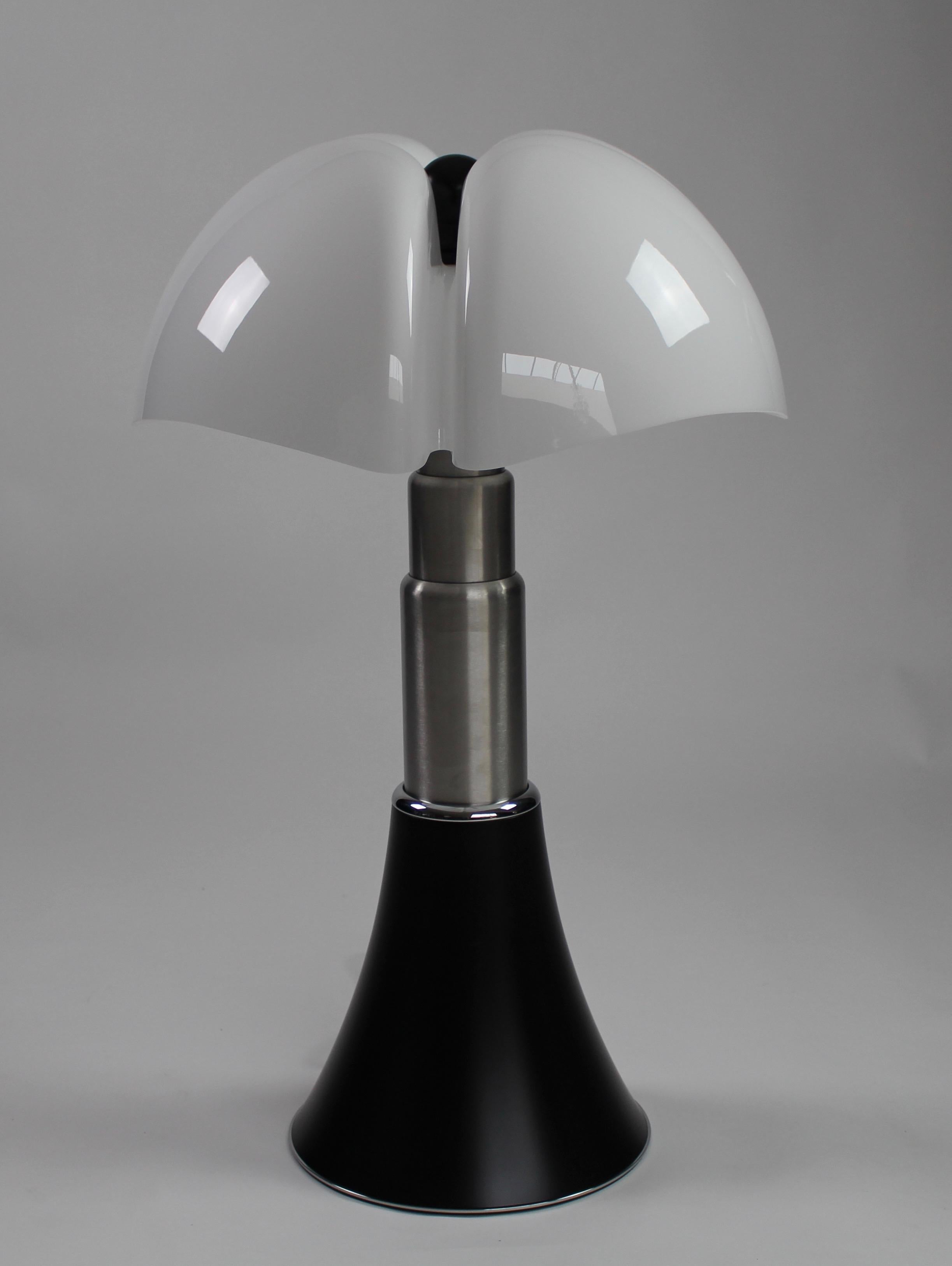 Large Pipistrello Table Lamp by Gae Aulenti for Martinelli Luce In Good Condition For Sale In Herzele, BE