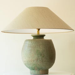 Lampada da tavolo grande in ceramica verde pistacchio, paralume in seta di R. Houben