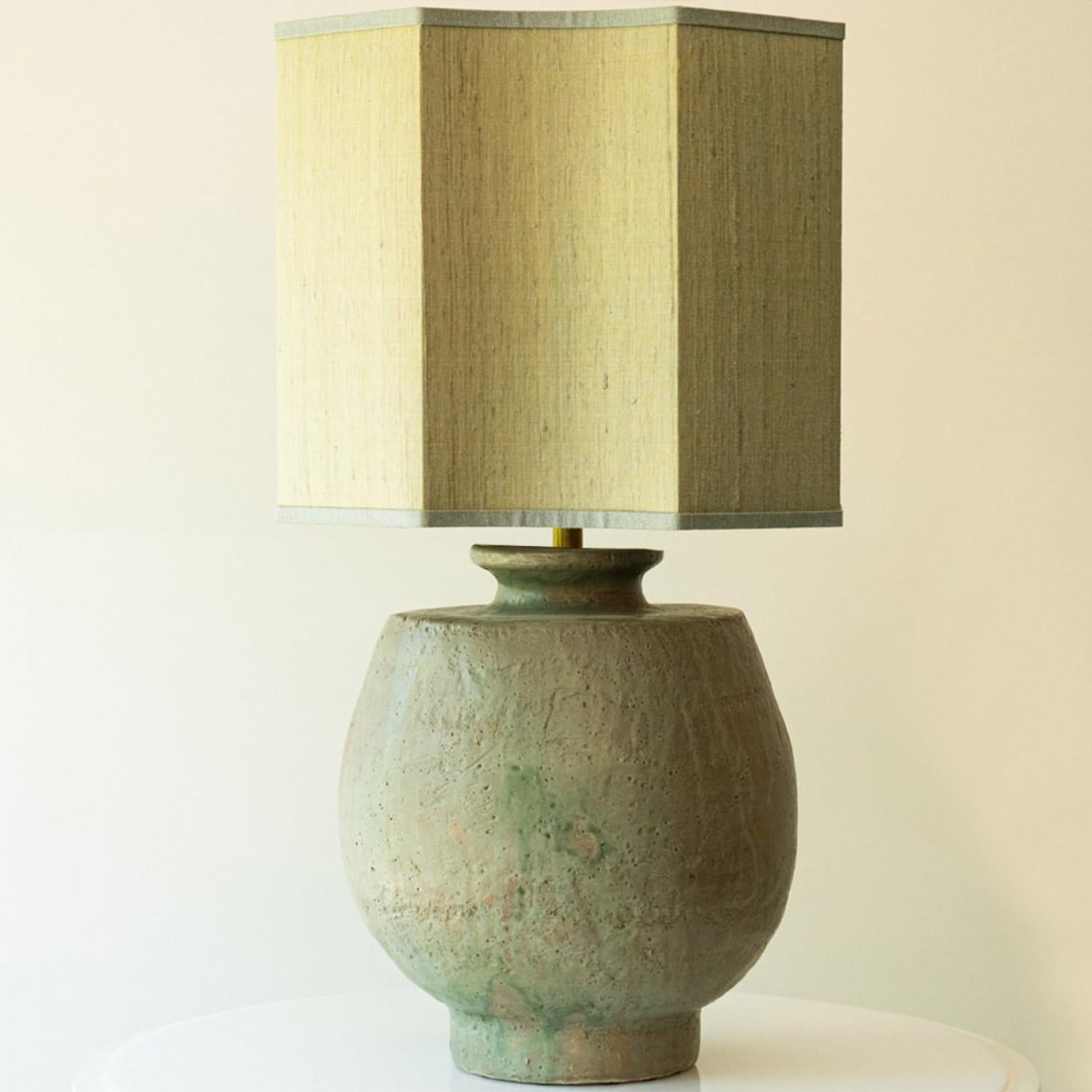 Grande lampe de bureau vert pêche, abat-jour en soie de R. Houben en vente 1