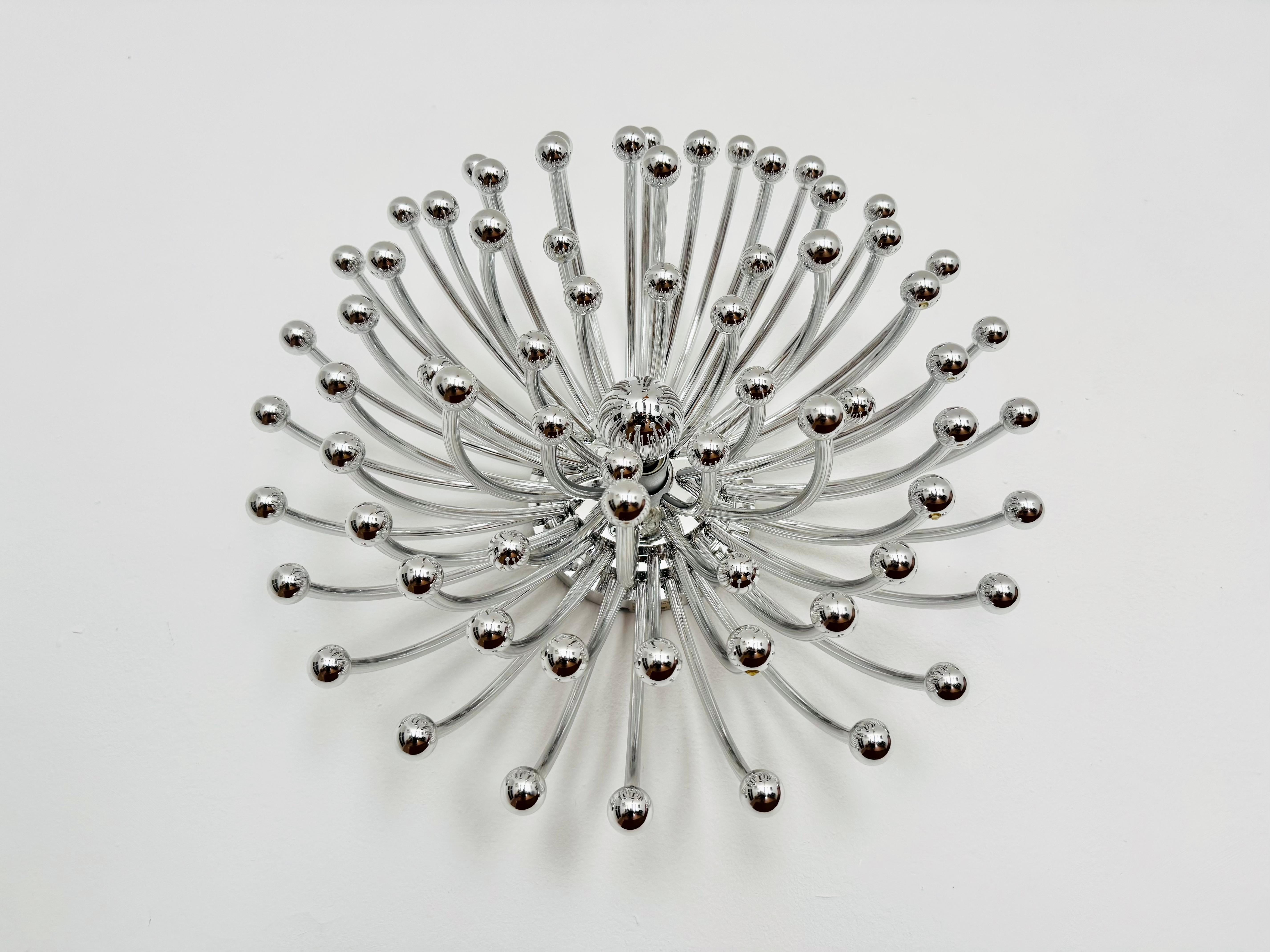 Spectacular wall or ceiling lamp from the 1960s.
The design creates a fantastic play of light and enchants any room.

Design: Studio Tetrarch
Manufacturer: Valenti Luce
Italy, circa 1960

Condition:

Very good vintage condition with age-related