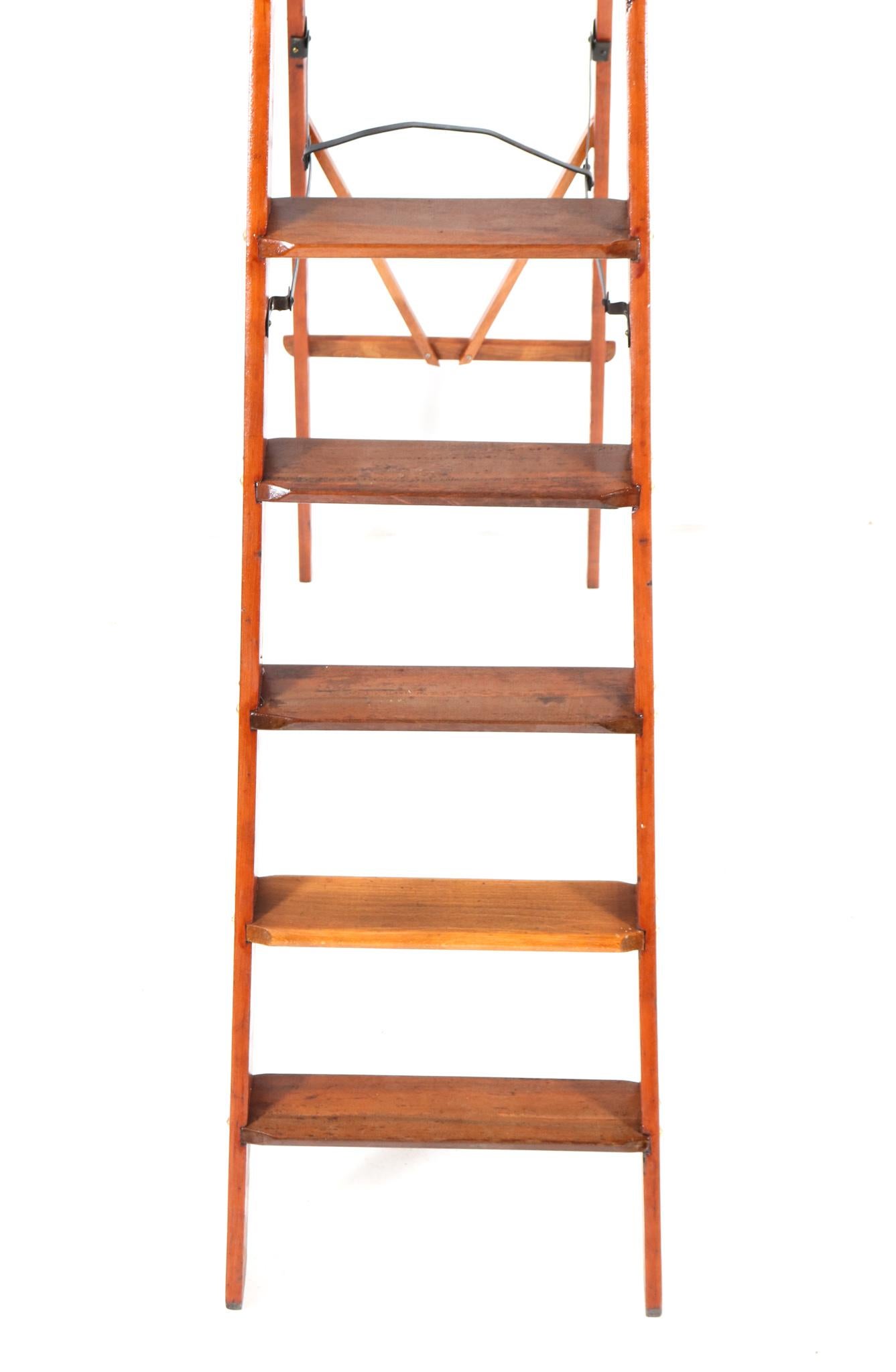 Large Pitch Pine Art Deco Library Steps or Ladder, 1920s In Good Condition For Sale In Amsterdam, NL