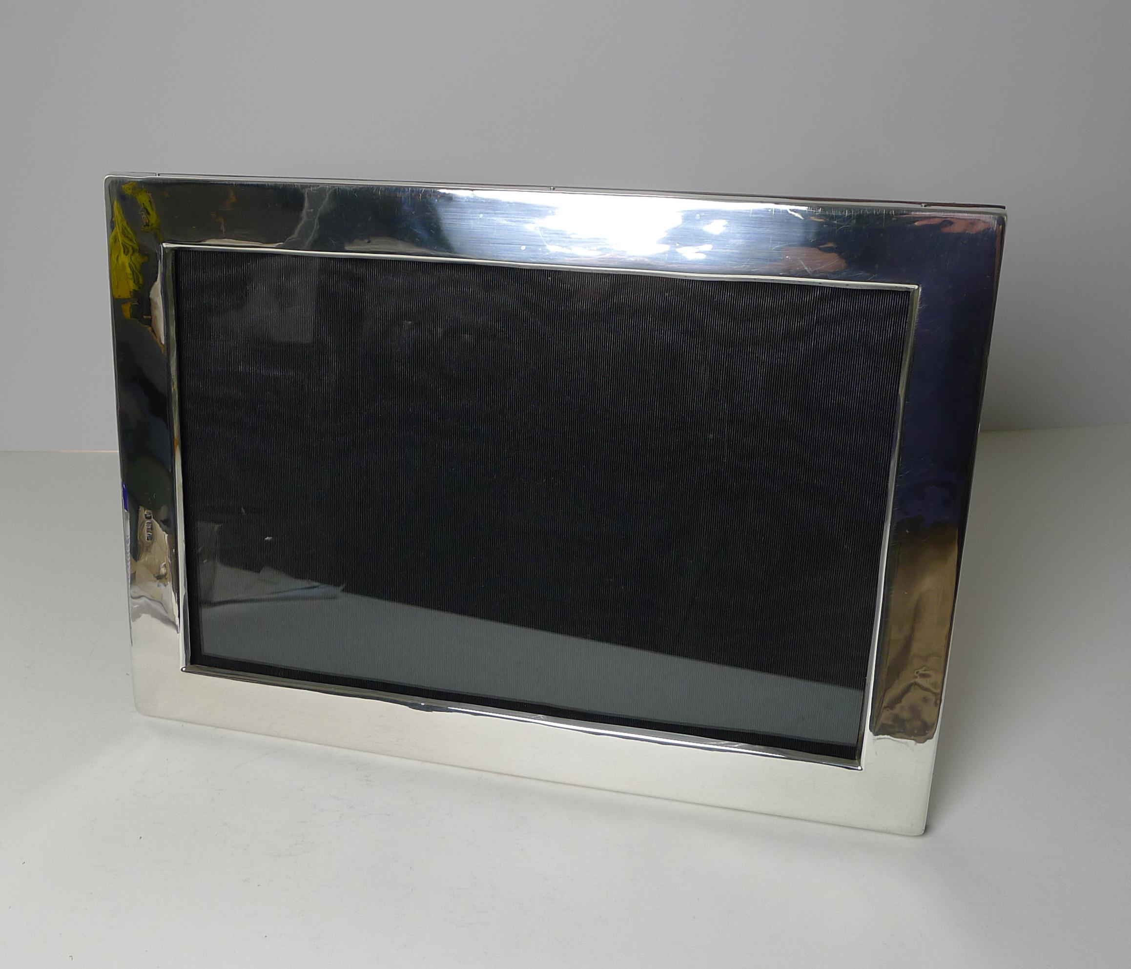 Early 20th Century Large Plain Antique English Sterling Silver Two-Way Photograph / Picture Frame