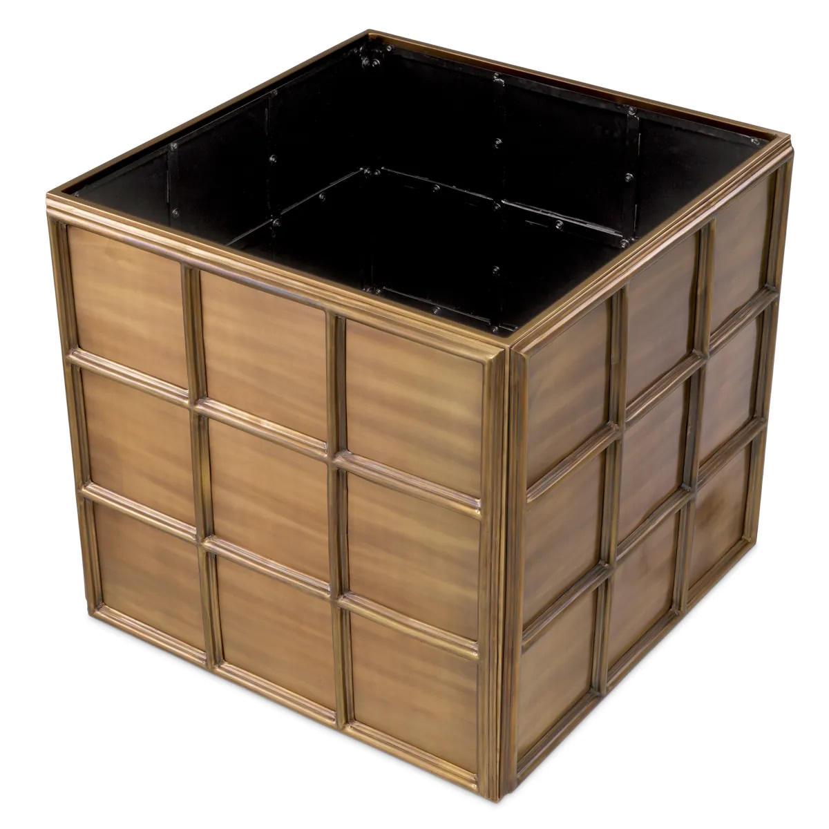 Moderno Fioriera grande in metallo patinato ottone antico, Eleganza senza tempo. in vendita