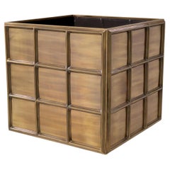 Fioriera grande in metallo patinato ottone antico, Eleganza senza tempo.