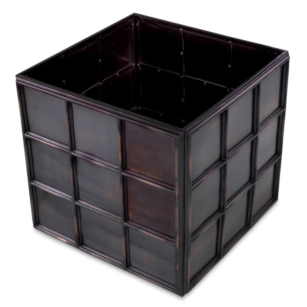 Moderno Fioriera grande in metallo patinato bronzo antico, Eleganza senza tempo. in vendita