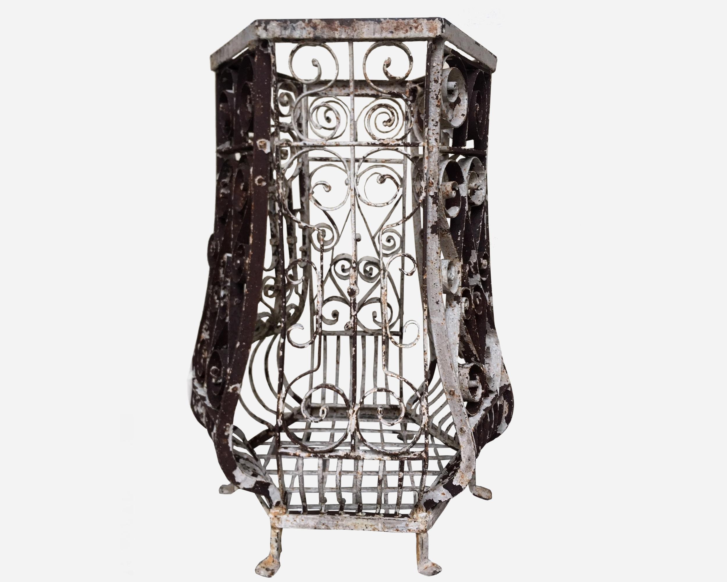 Large planter or sellette in wrought iron France, 1880 / 1900 In Good Condition For Sale In Paris, FR
