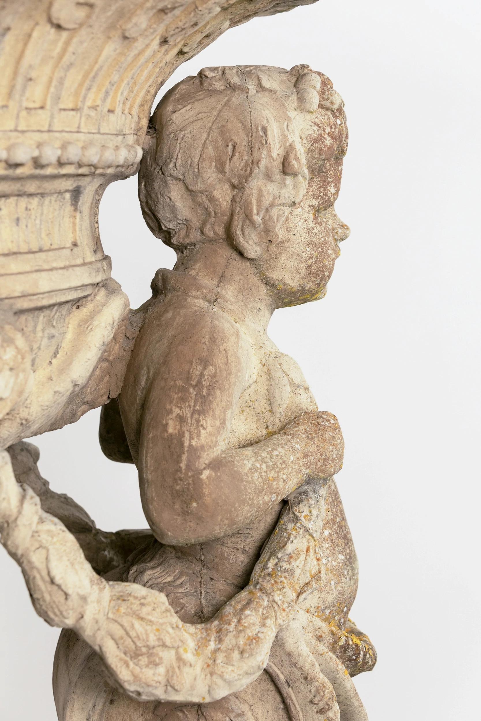 Calcestruzzo Grande fioriera con cherubini, Francia, circa 1950 in vendita