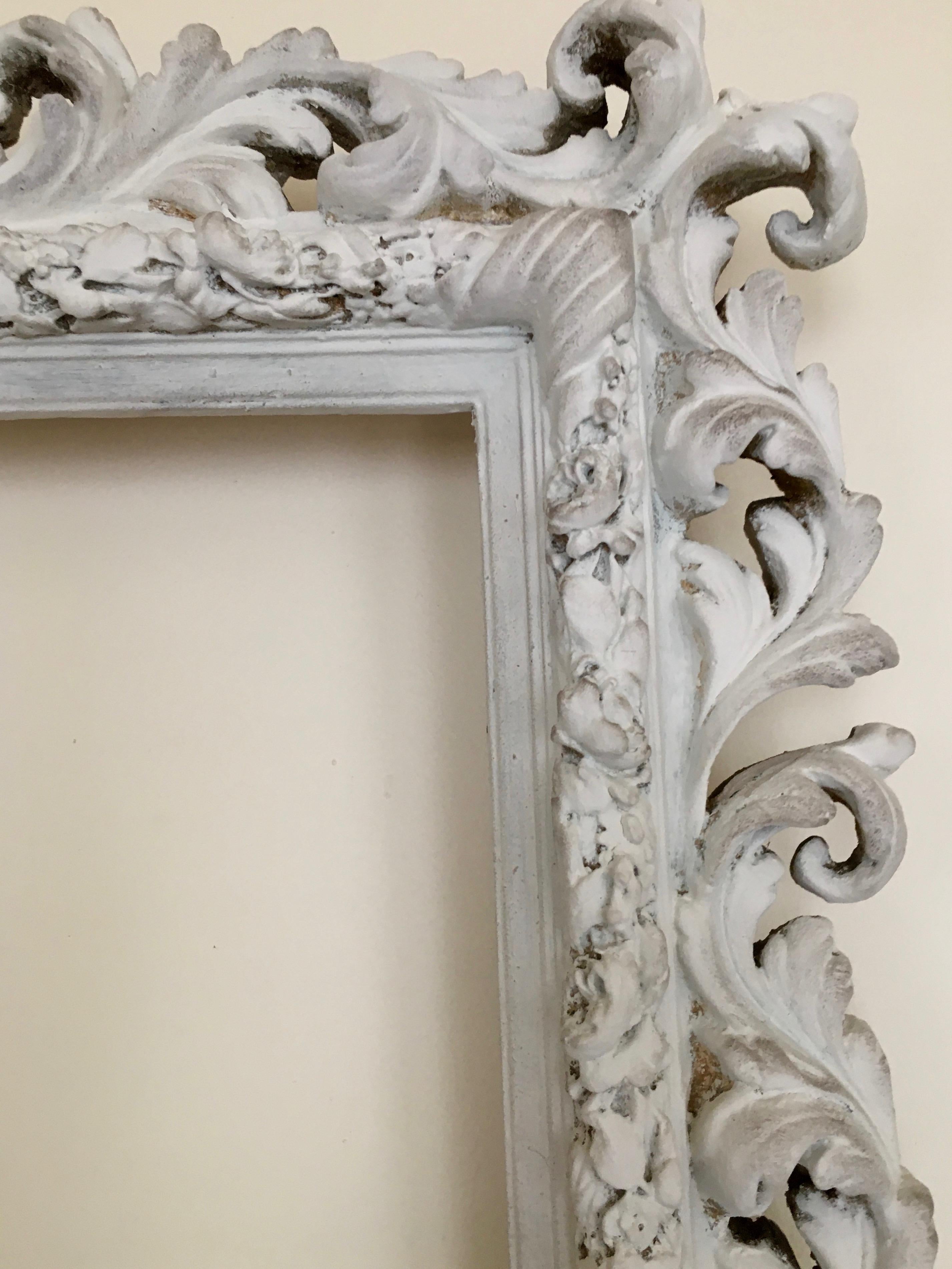 Plâtre Grand miroir baroque dans le style de Serge Roche en vente