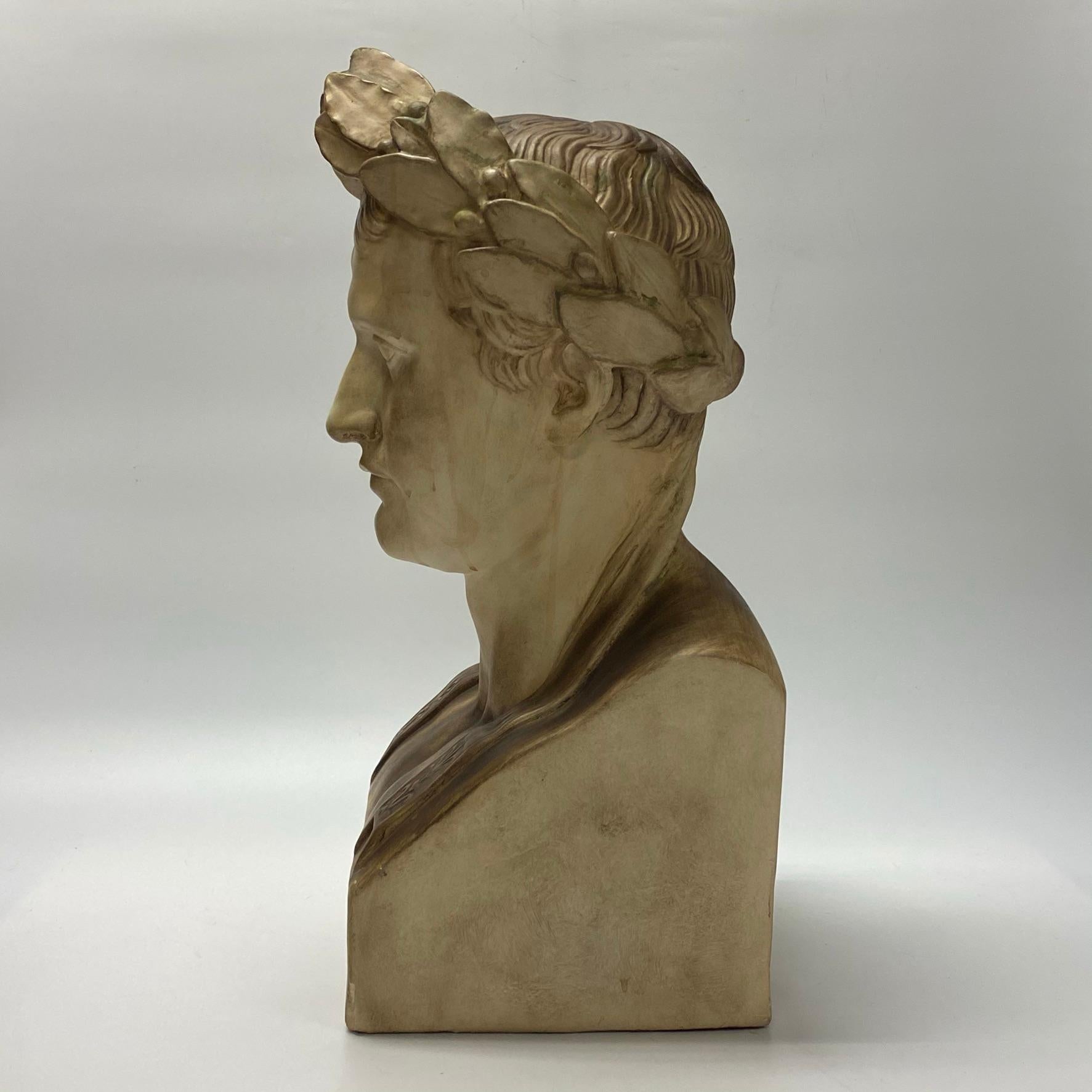Peint à la main Grand buste en plâtre de Napoléon en vente