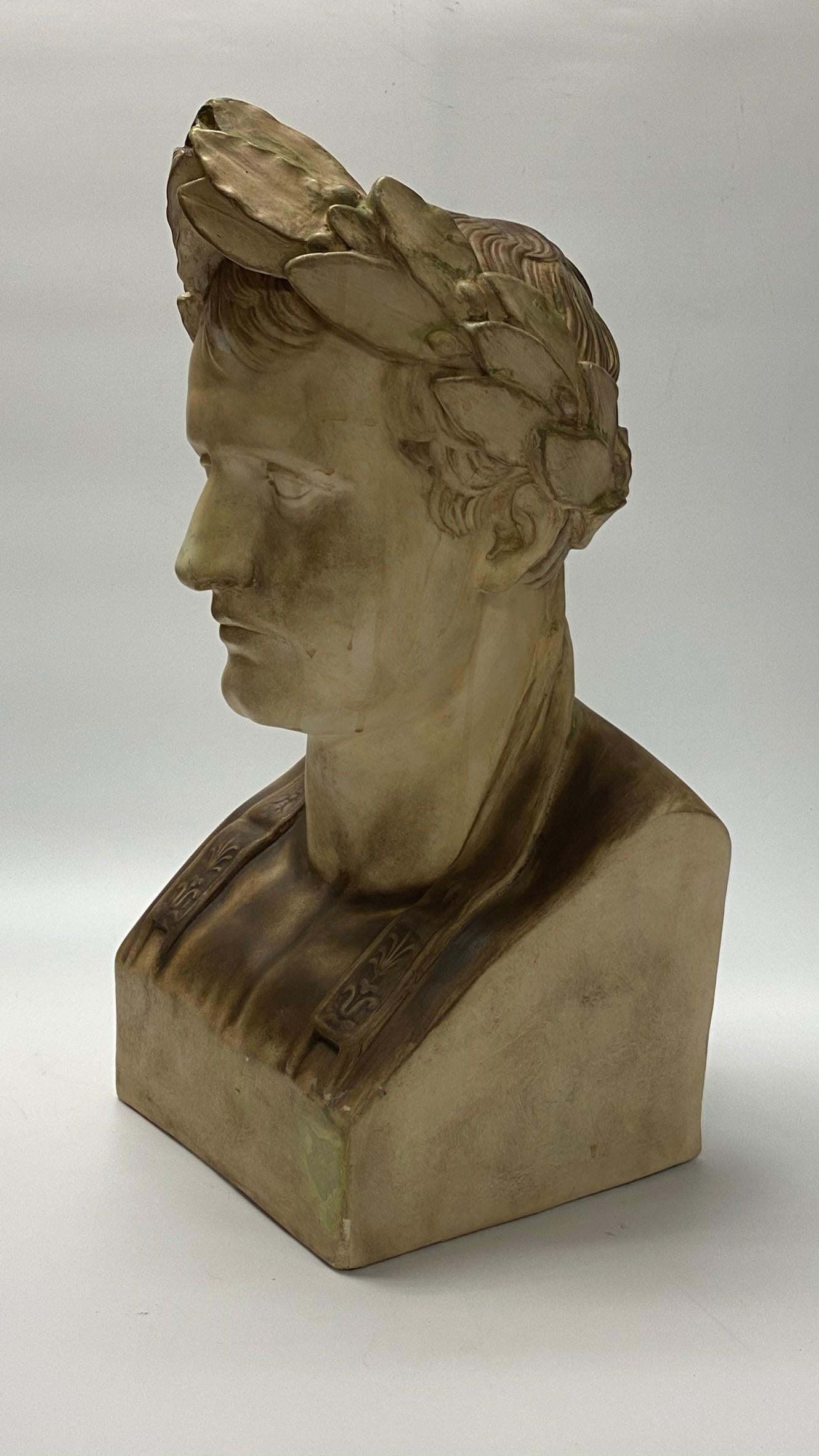 Grand buste en plâtre de Napoléon Bon état - En vente à New York, NY