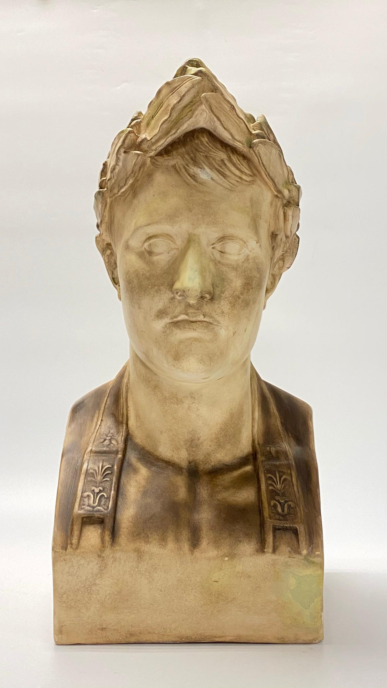 20ième siècle Grand buste en plâtre de Napoléon en vente