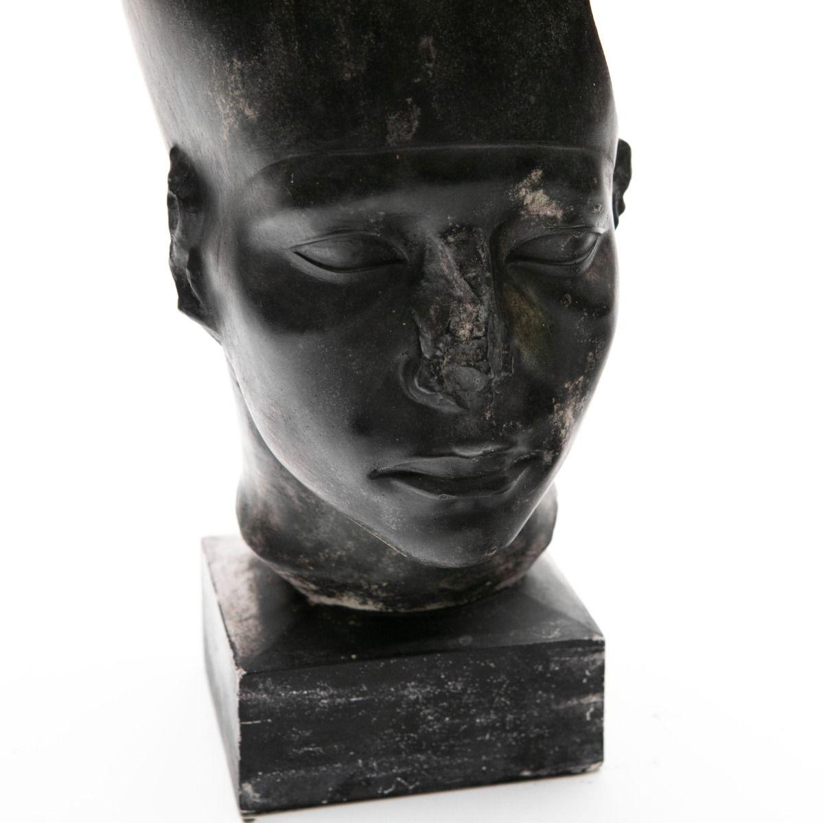 20ième siècle Grand moulage de plâtre : Le jeune roi Amen-em-hat III en vente