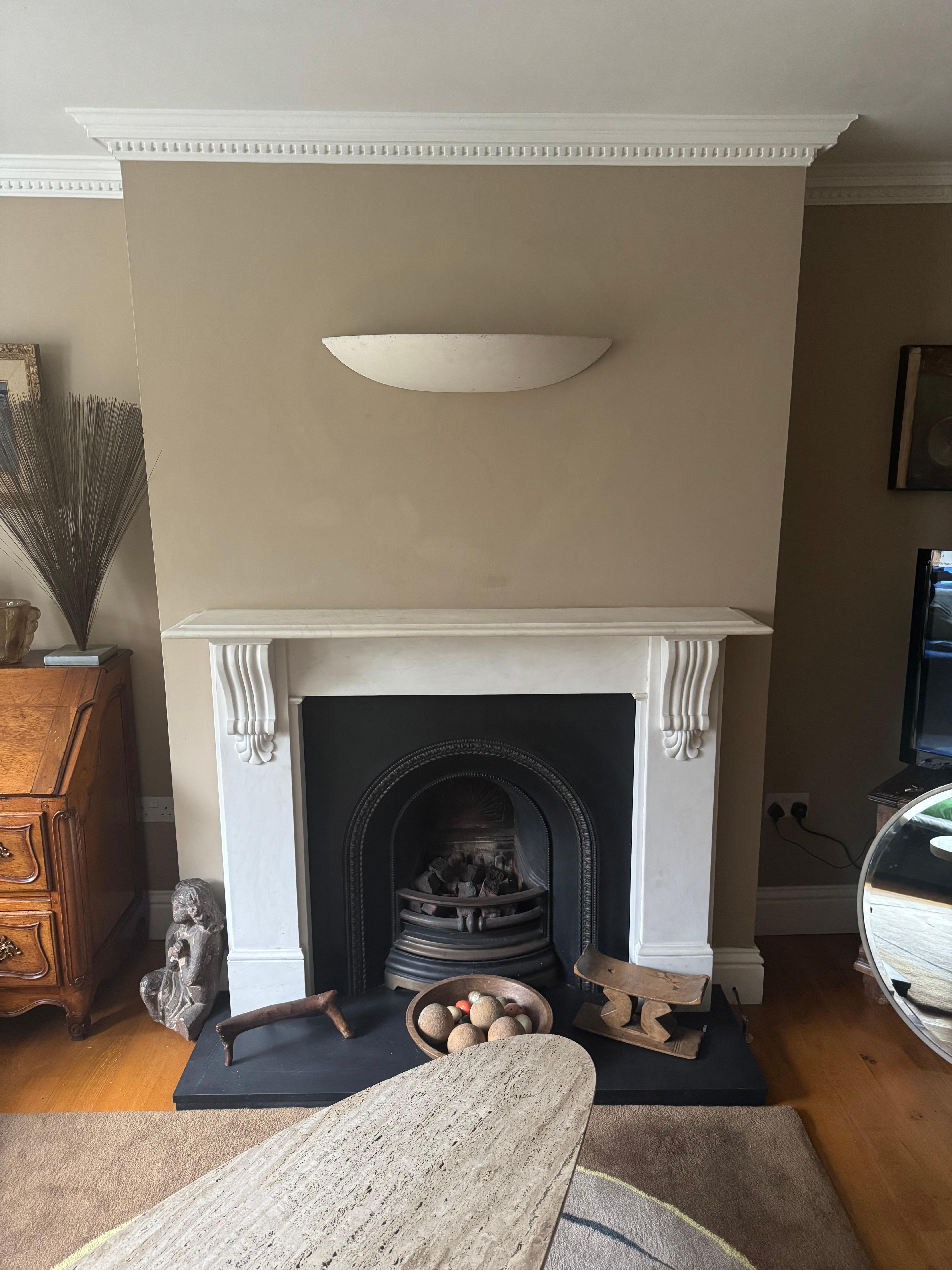 Aplique grande de yeso Demi lune Moldeado en venta