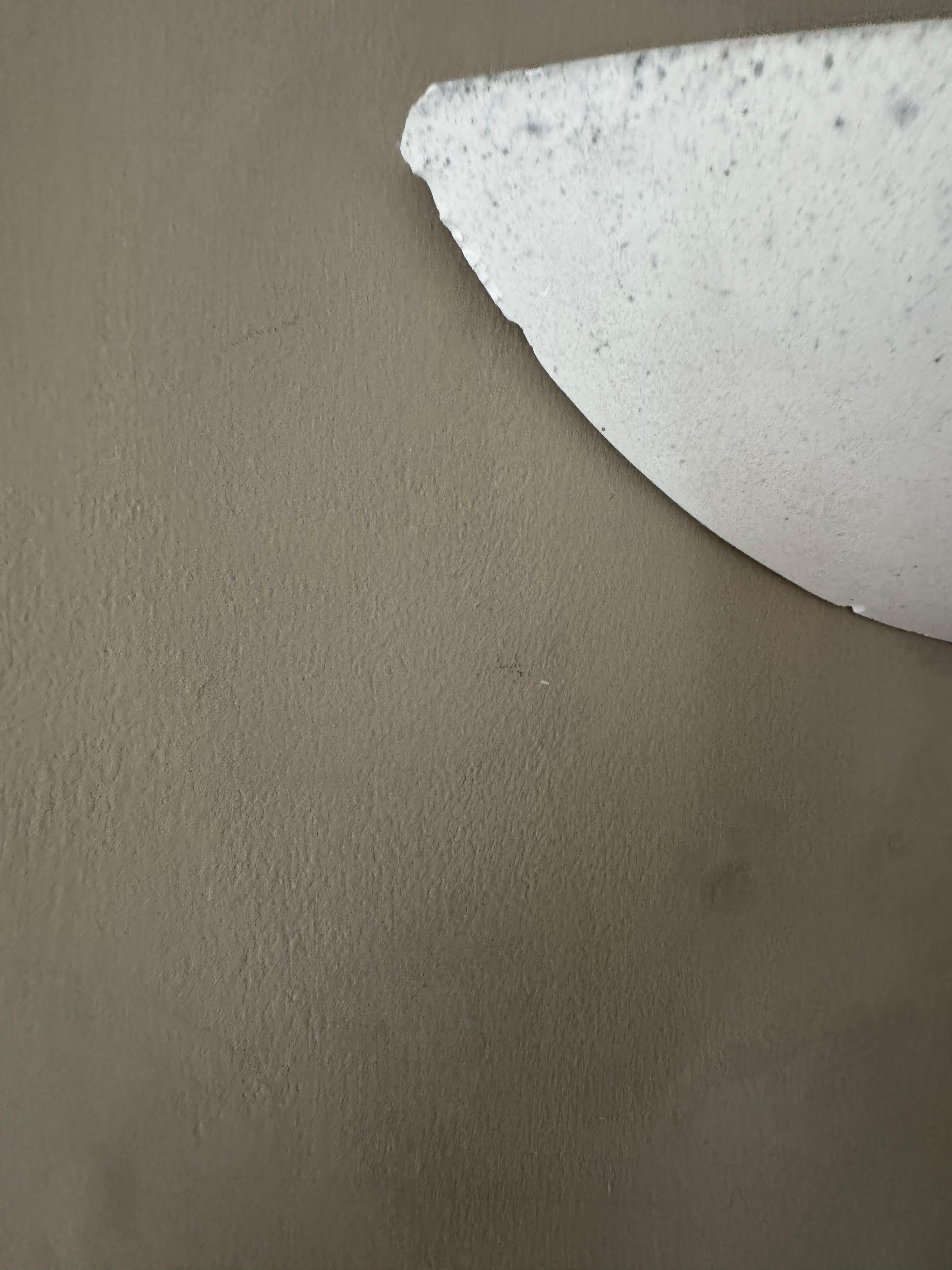 Aplique grande de yeso Demi lune en venta 1