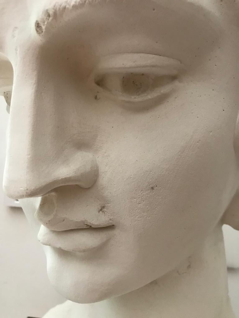 Grande sculpture de tête en plâtre. Italie, années 1970. en vente 1