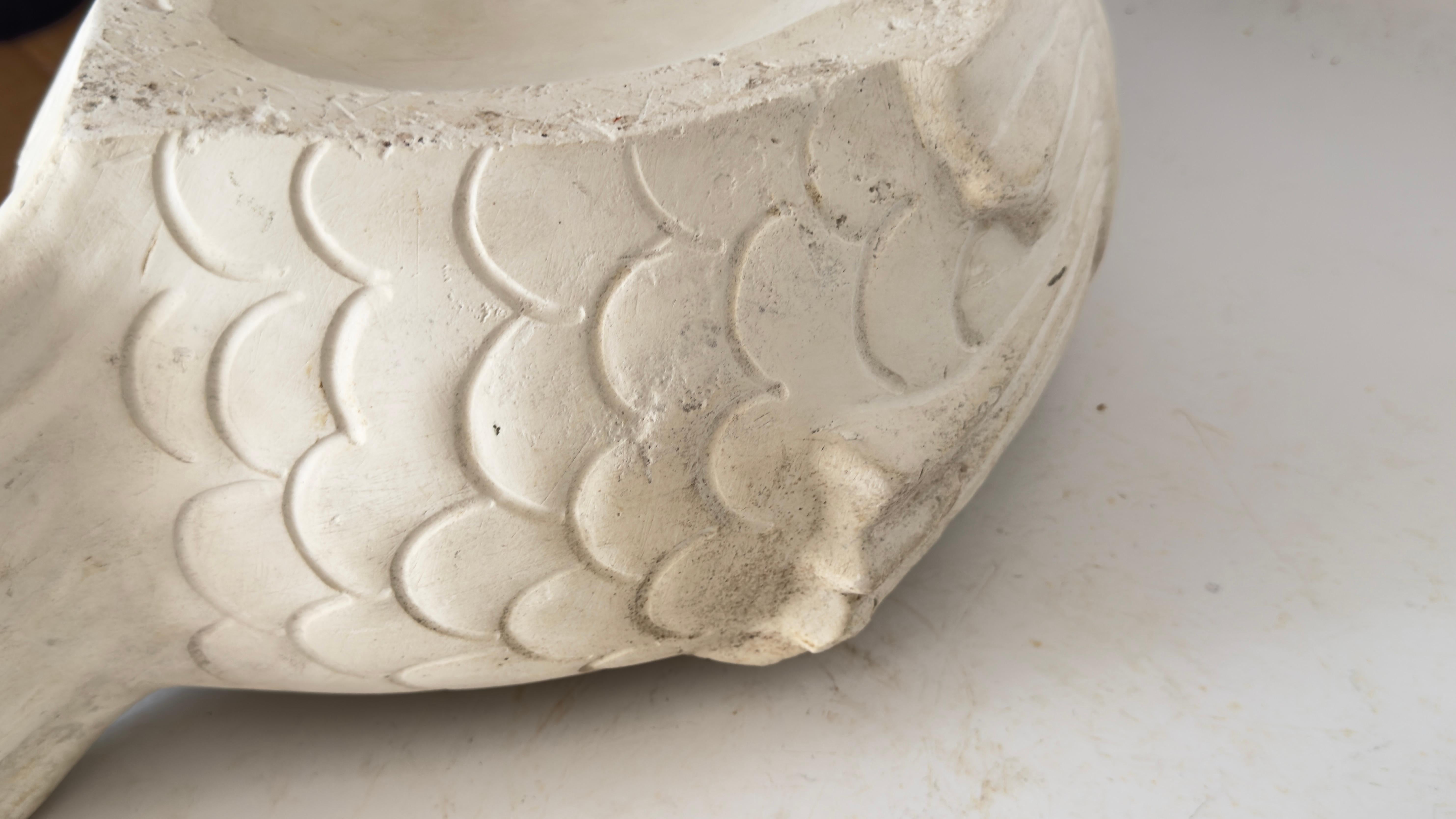 Grande Jardinière in gesso Francia, anni '30 Scultura di pesce nello stile di Martel in vendita 5