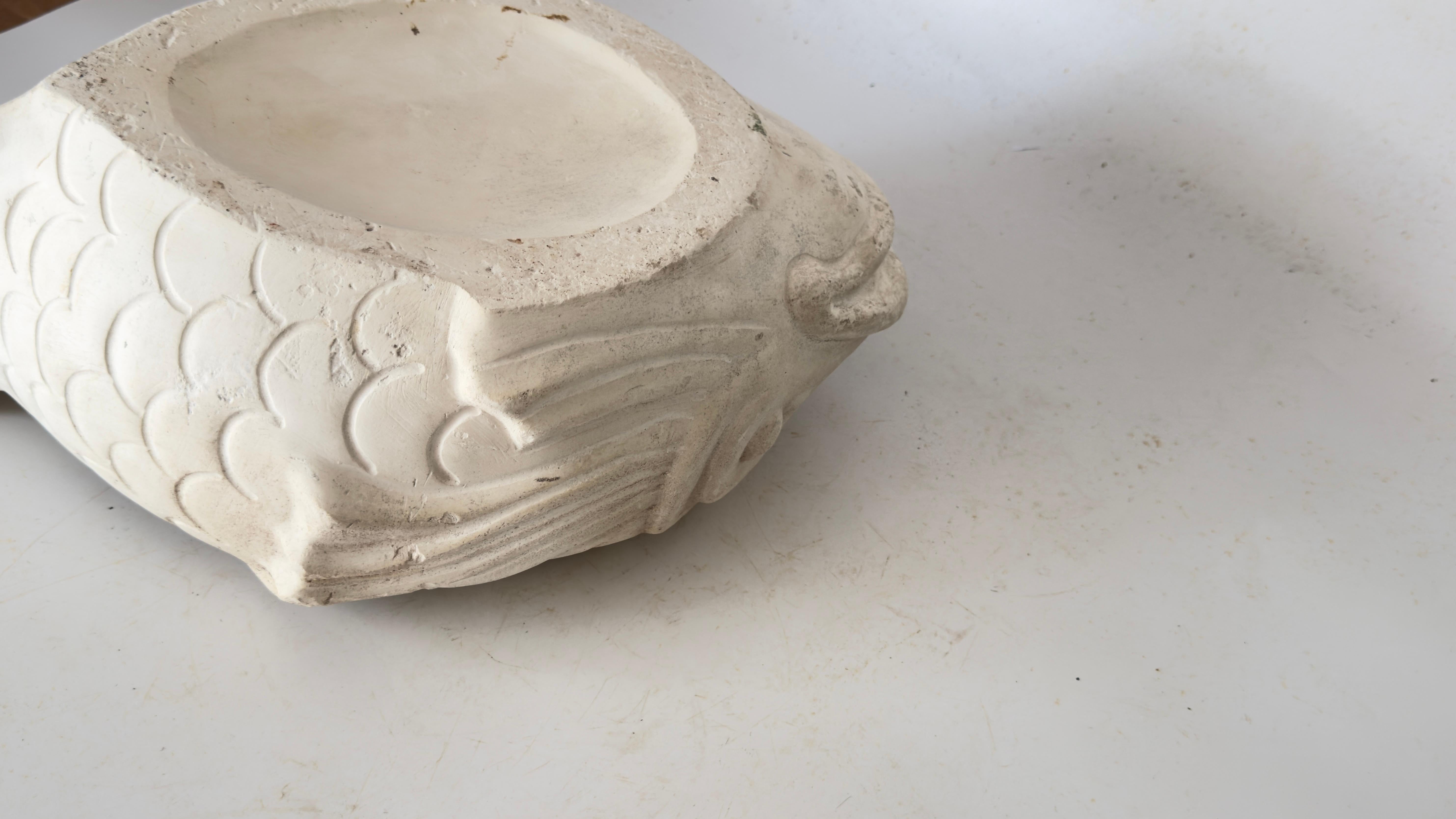 Grande Jardinière in gesso Francia, anni '30 Scultura di pesce nello stile di Martel in vendita 6