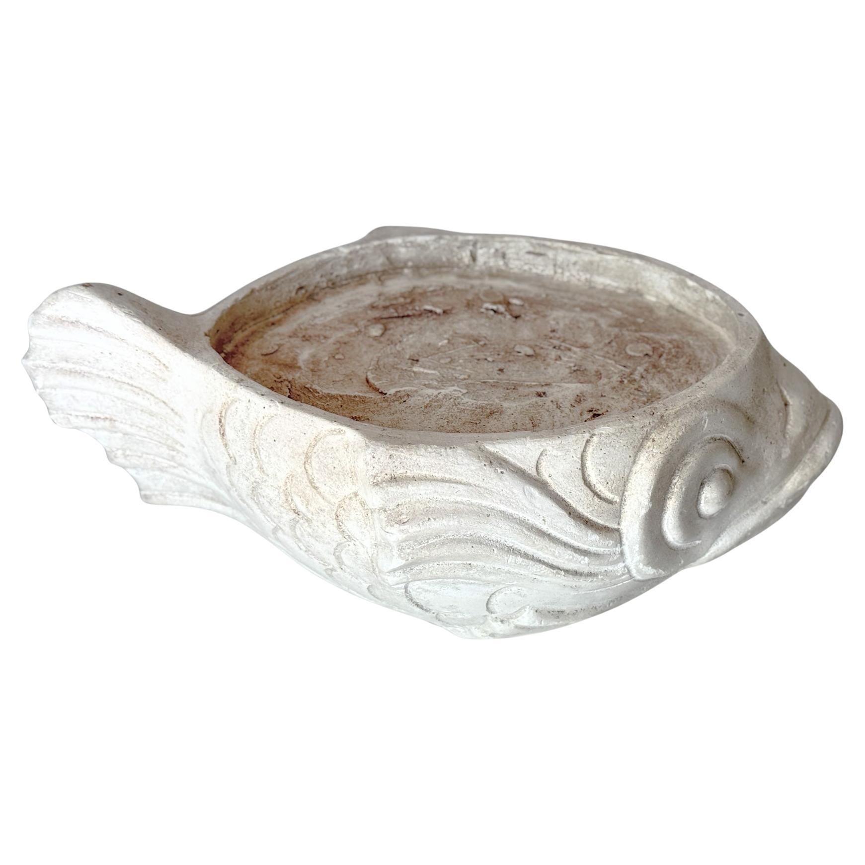 Art Déco Grande Jardinière in gesso Francia, anni '30 Scultura di pesce nello stile di Martel in vendita