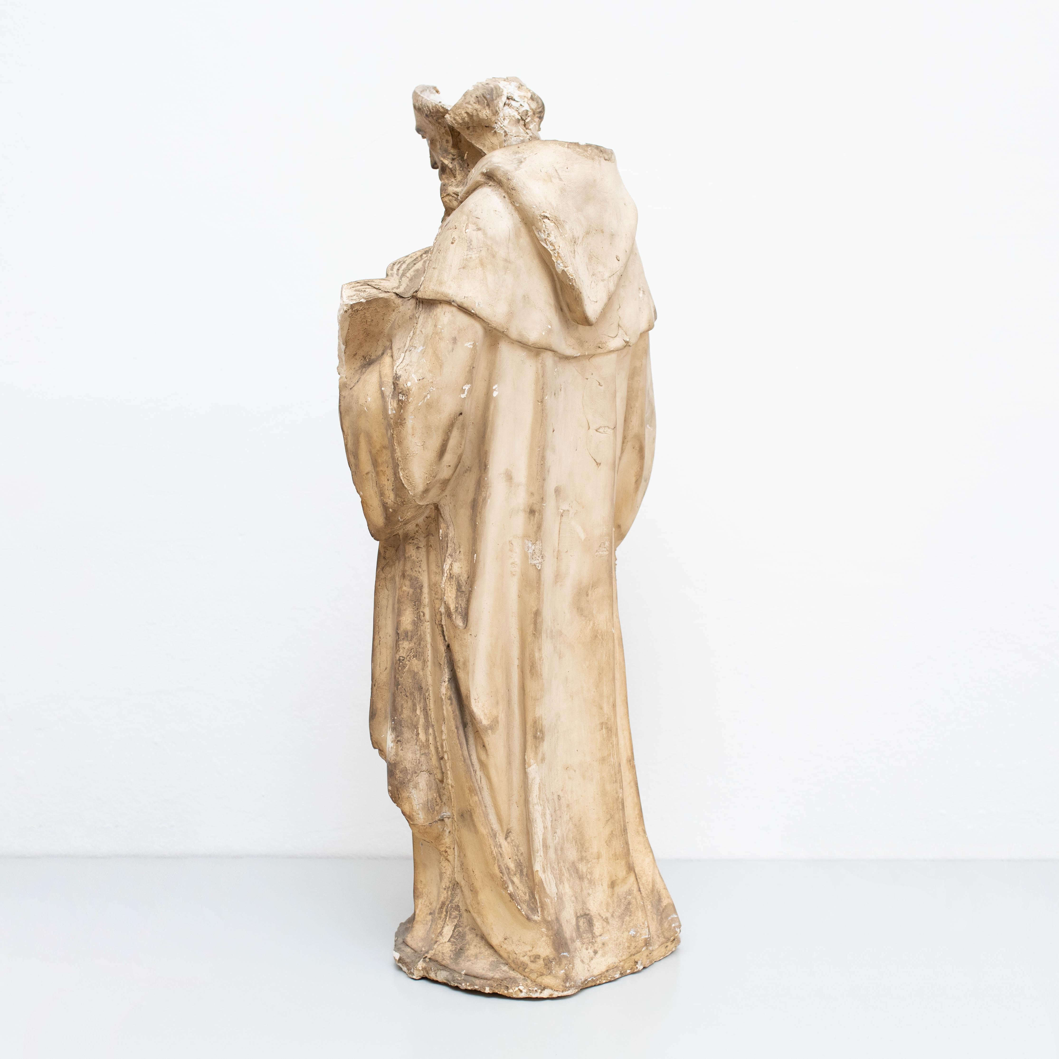 Large Plaster Saint Traditional Sculptural Figure, circa 1940 In Good Condition For Sale In Barcelona, Barcelona