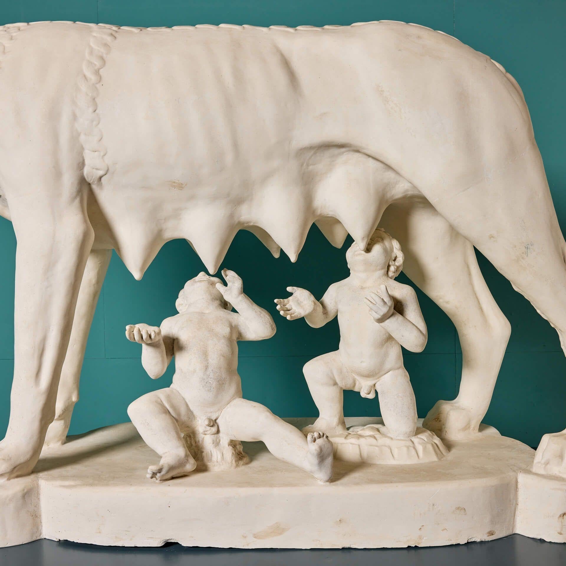 Plâtre Grande statue en plâtre du loup du Capitole en vente