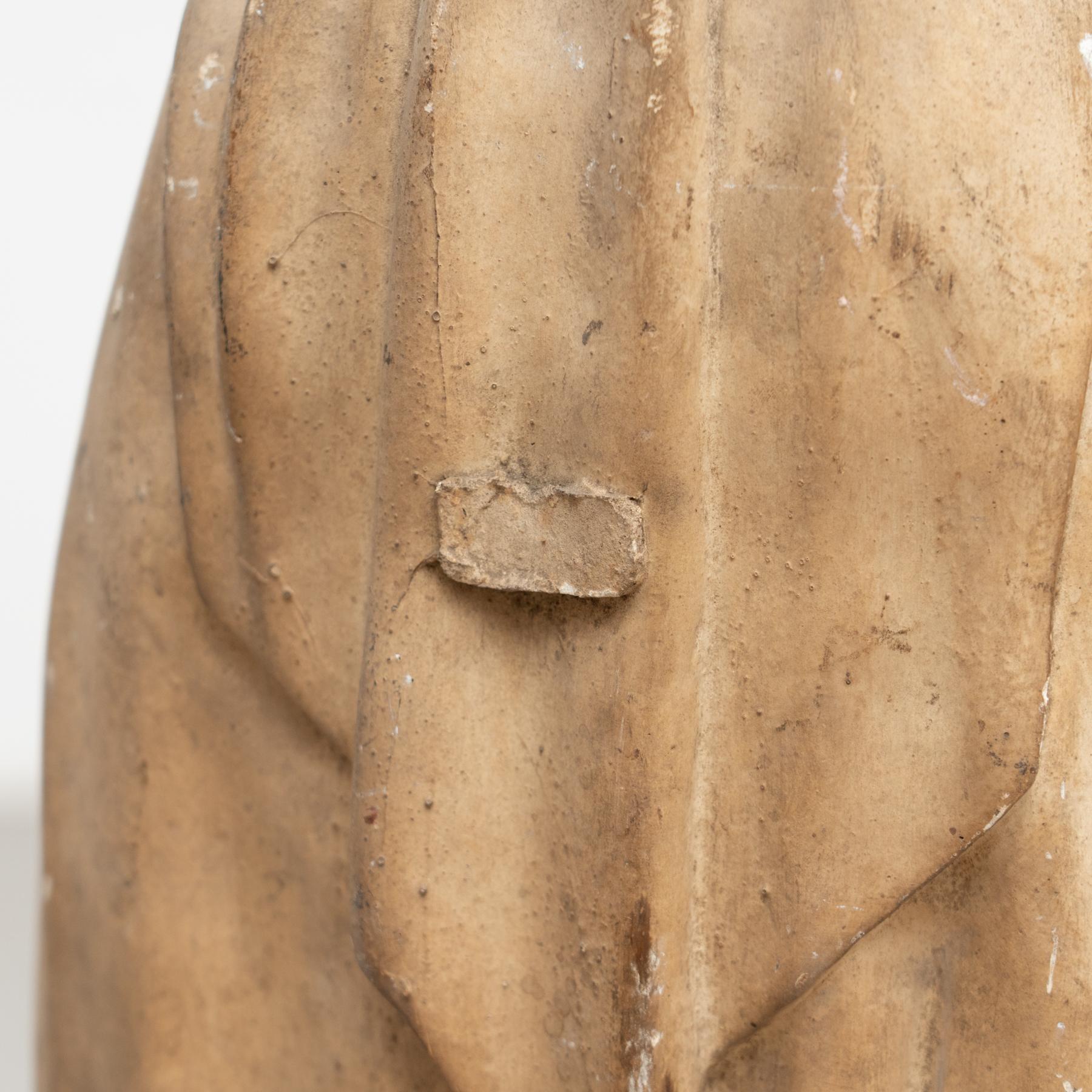 Grande Vierge traditionnelle en plâtre, vers 1950 en vente 4