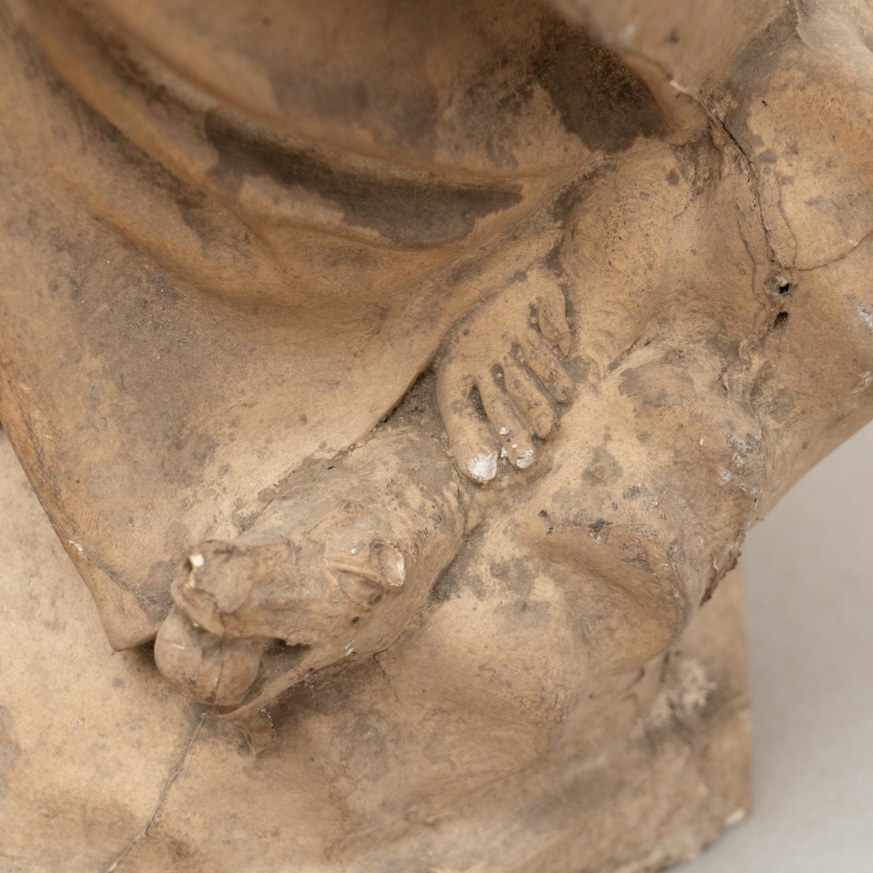 Grande Vierge traditionnelle en plâtre, vers 1950 en vente 1