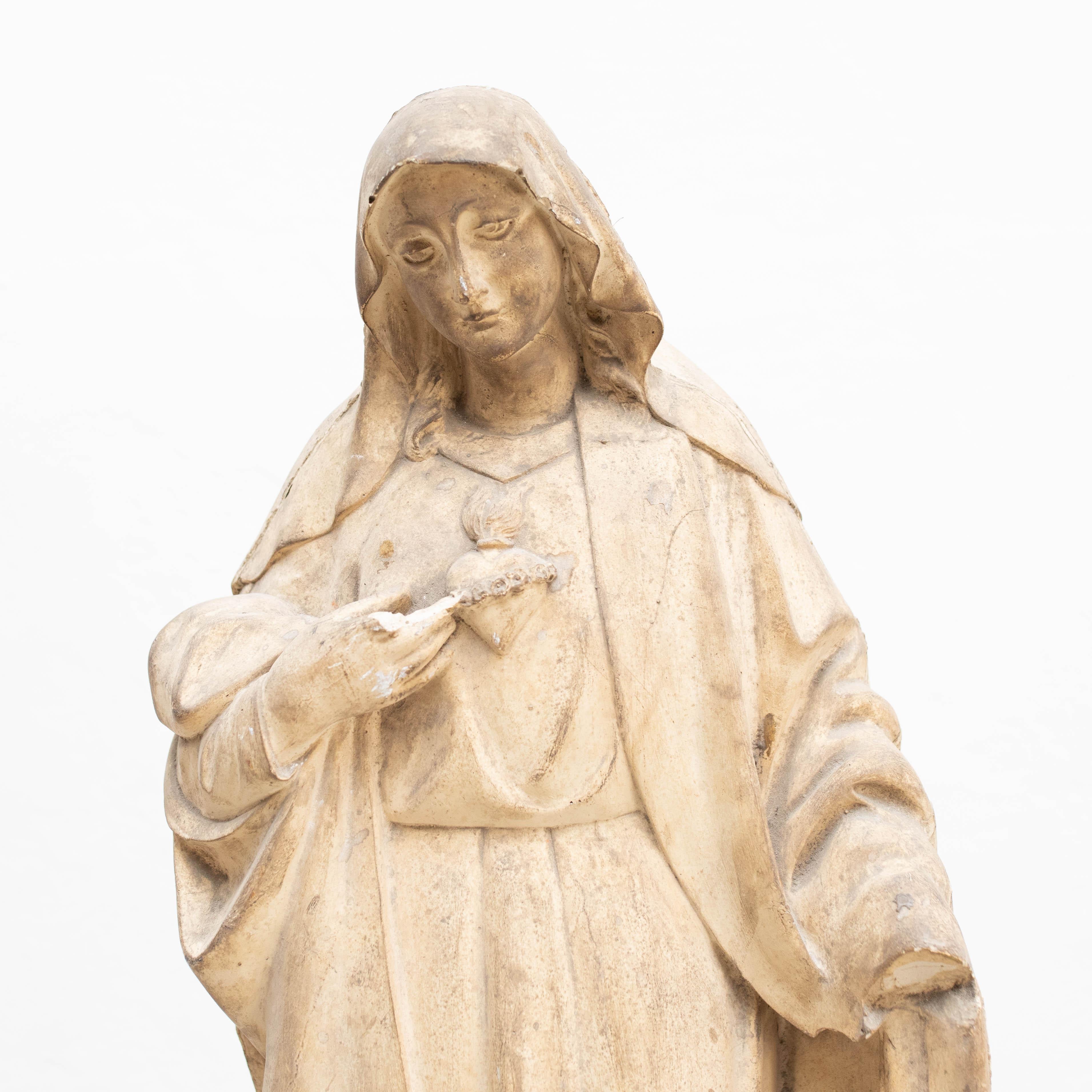 Grande Vierge en plâtre, figure sculpturale traditionnelle, vers 1930 en vente 3