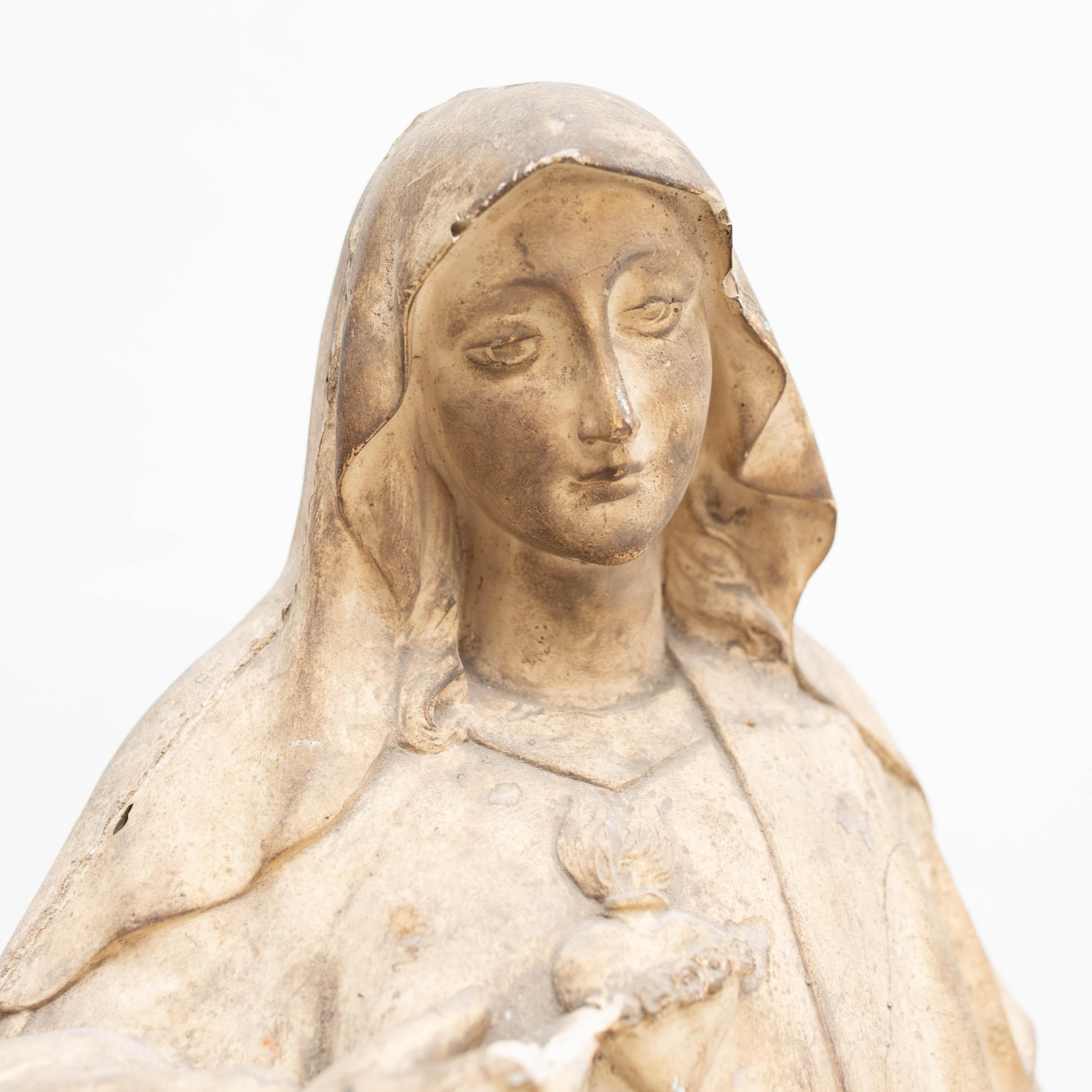 Grande Vierge en plâtre, figure sculpturale traditionnelle, vers 1930 en vente 8