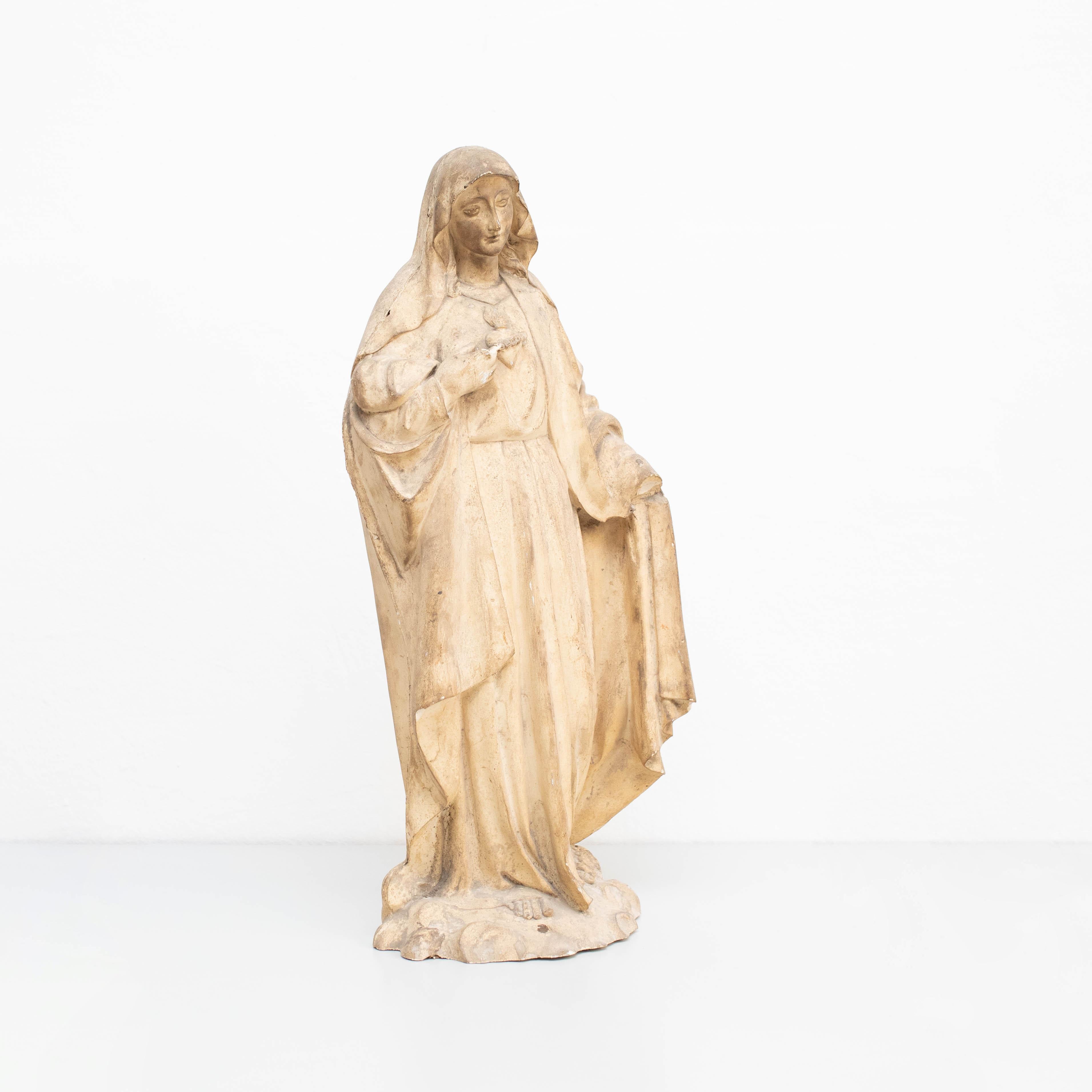 Grande Vierge en plâtre, figure sculpturale traditionnelle, vers 1930 en vente 1