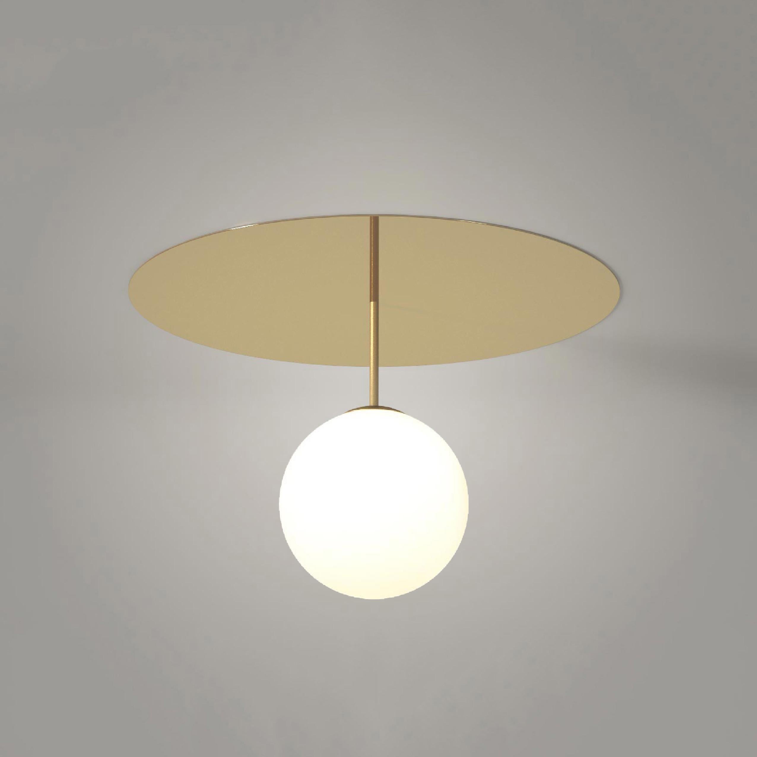 Ottone Plafoniera a forma di piatto e sfera di Atelier Areti in vendita