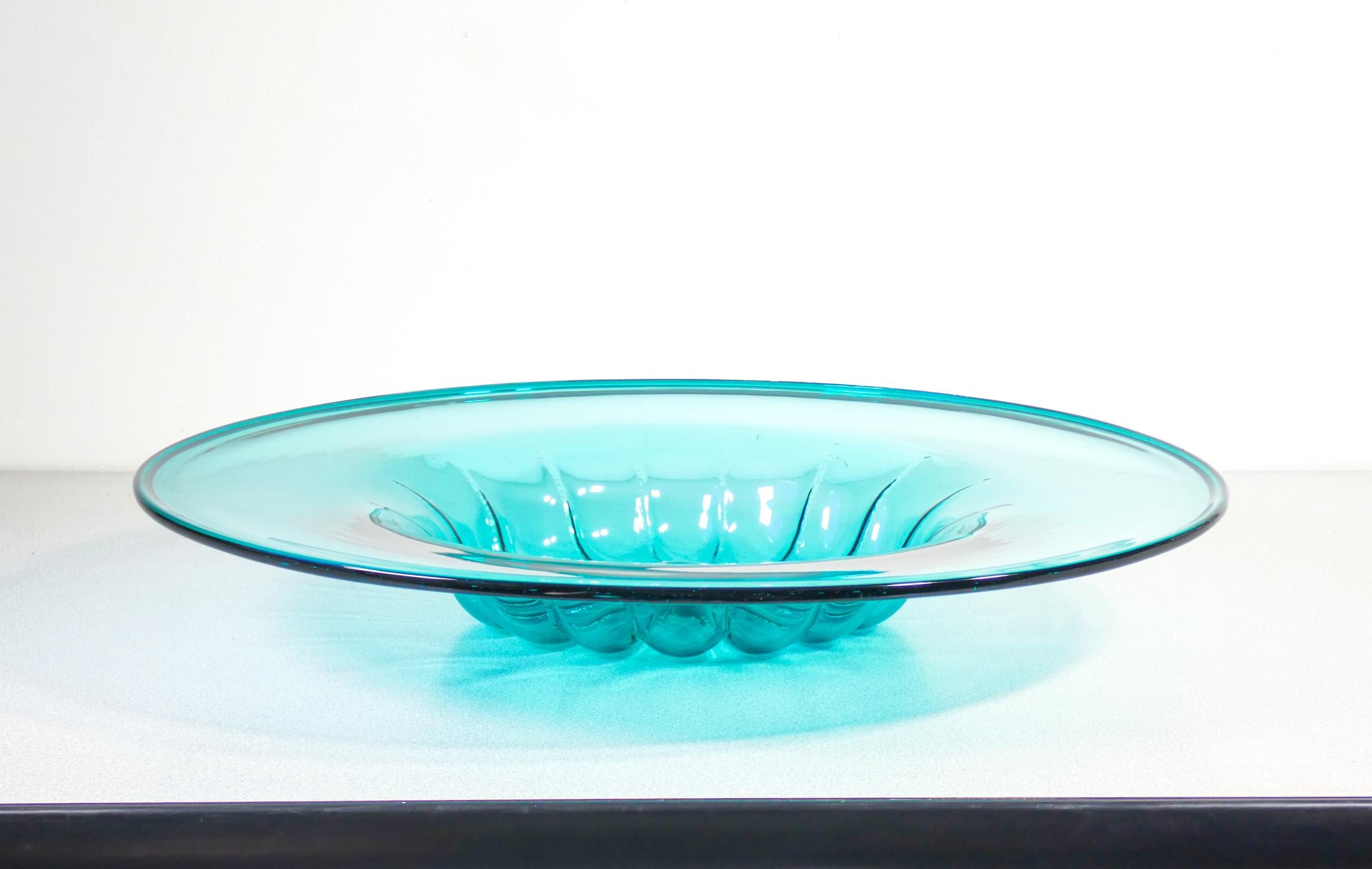 Large plate, design by Vittorio ZECCHIN in blown Murano glass. 1940s