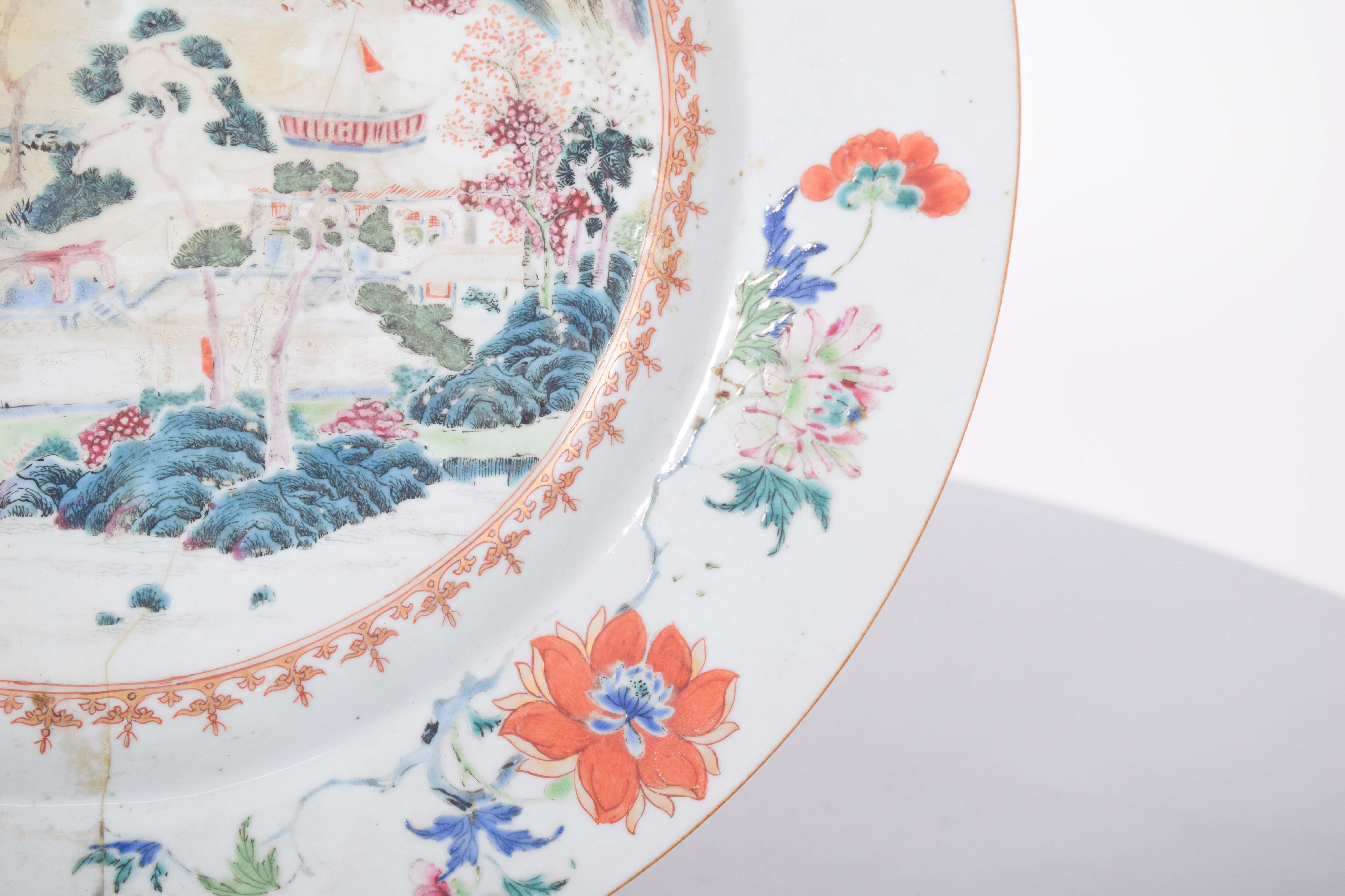 Großer Teller aus chinesischem Porzellan für den Export (Chinesisch) im Angebot