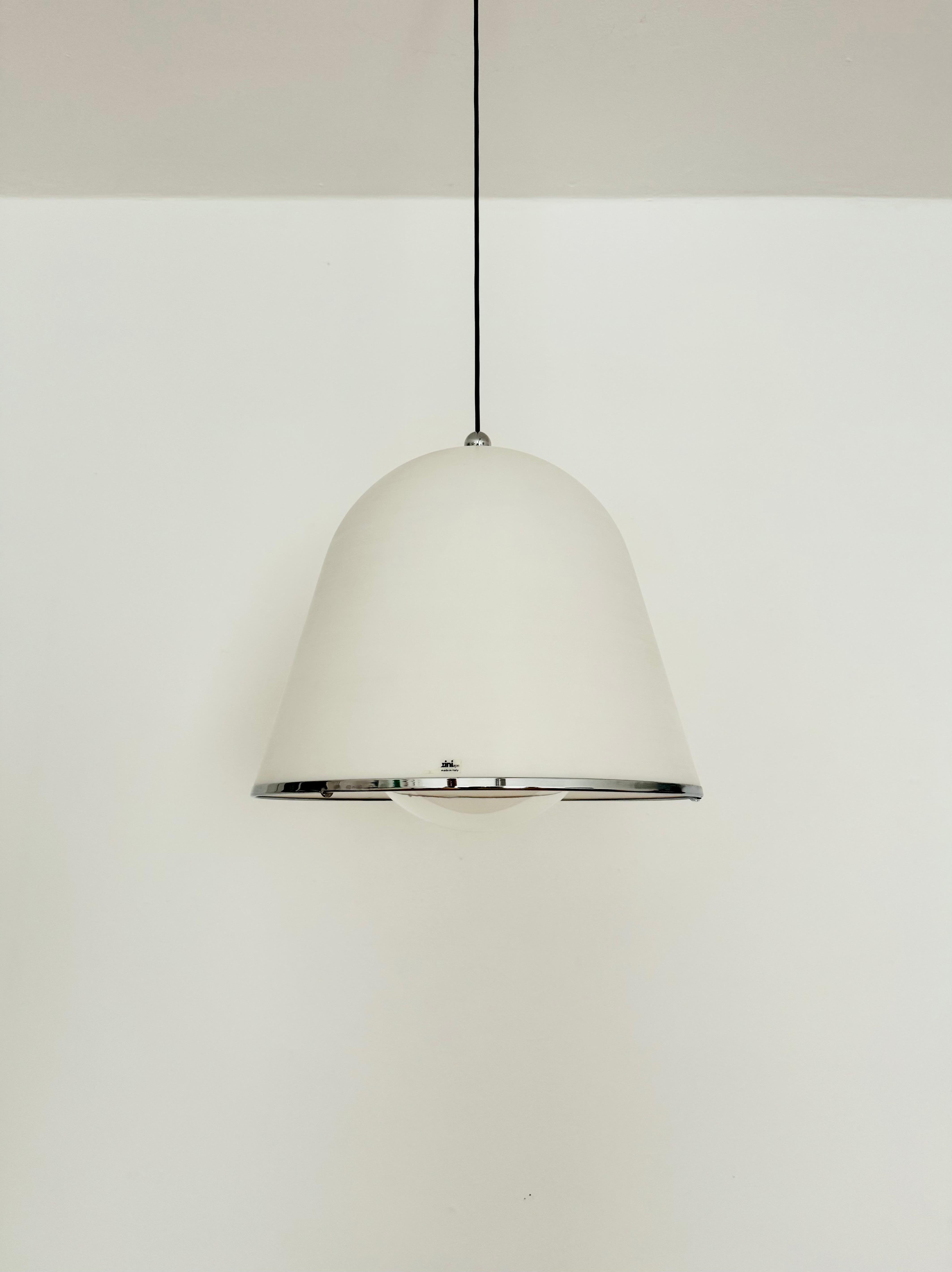 Mid-Century moderno Lampada a sospensione Platsic grande di Harvey Guzzini in vendita