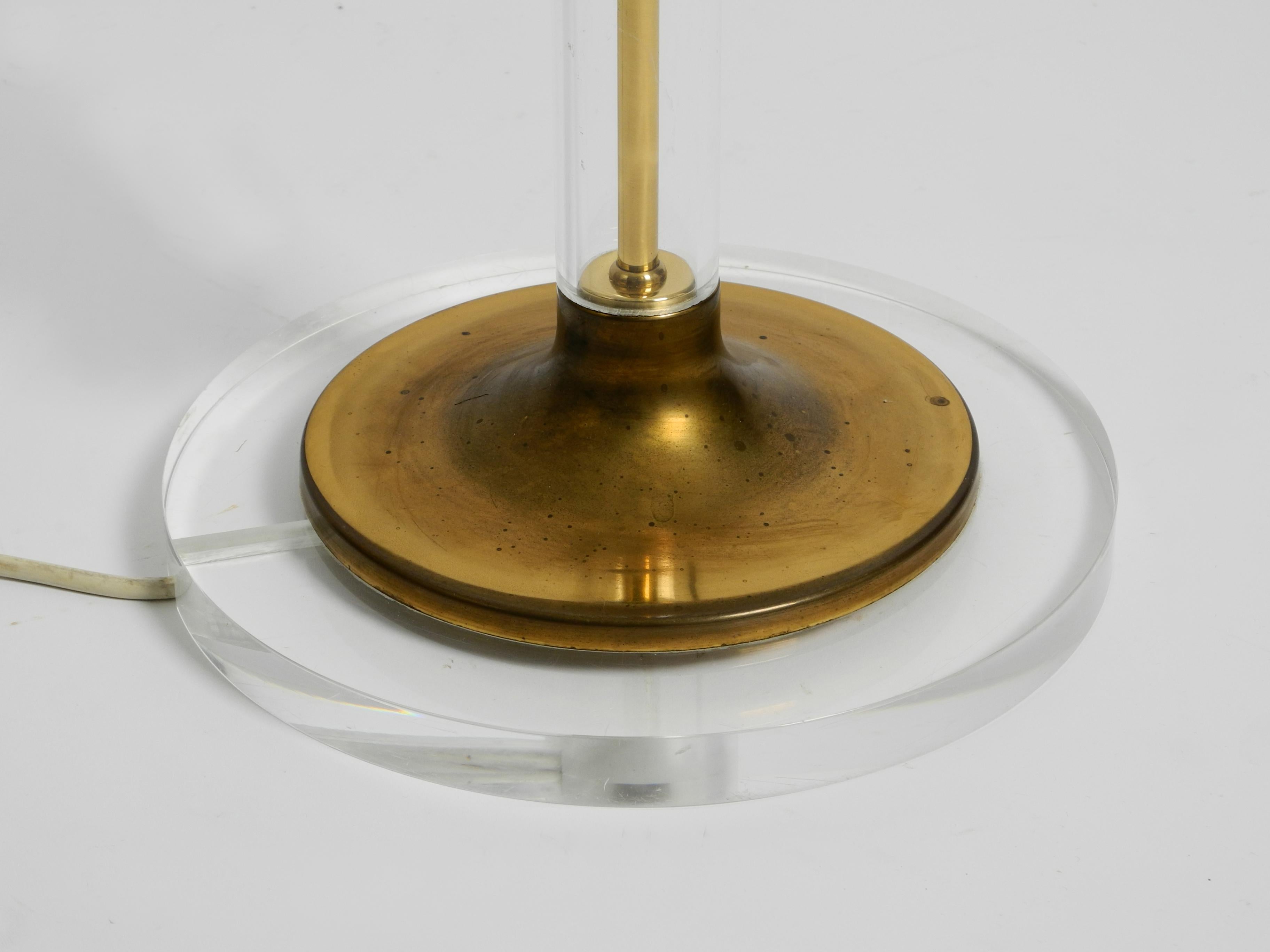 Large plexiglass and brass table lamp from the 1970s by Vereinigte Werkstätten For Sale 6